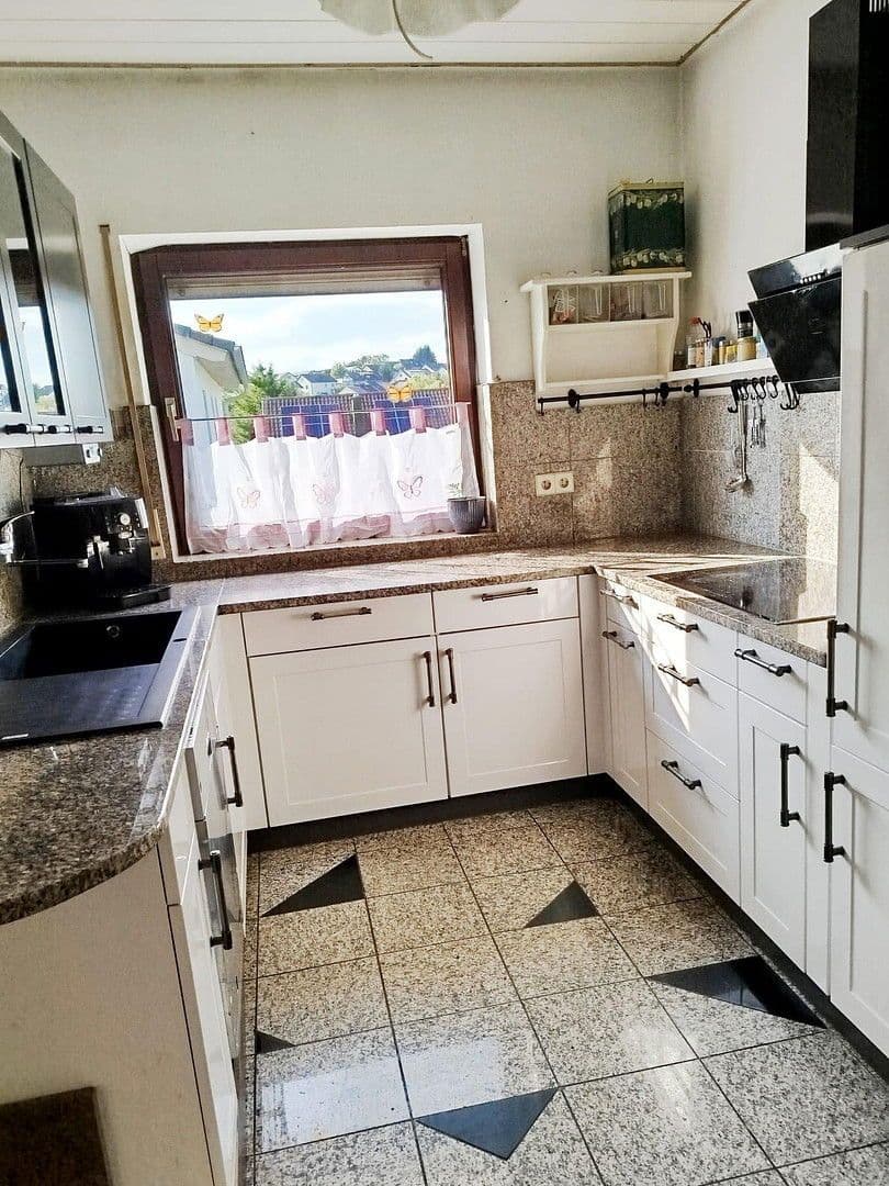 Prodej domu 179 m², pozemek 947 m², Neuenstadt am Kocher, Bádensko-Württembersko Prodej domu 179 m², pozemek 947 m², Neuenstadt am Kocher, Bádensko-Württembersko