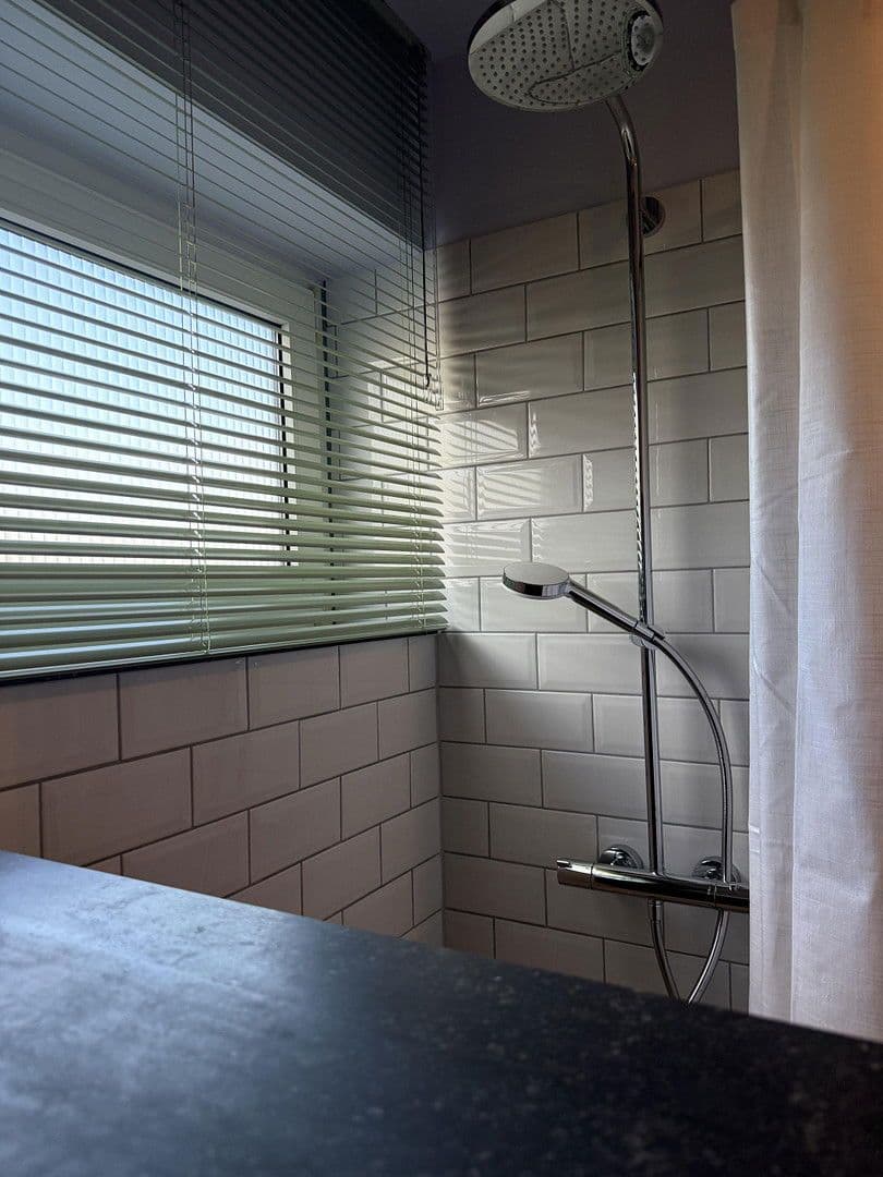 Pronájem bytu 3+1 70 m², Köln, Severní Porýní-Vestfálsko Pronájem bytu 3+1 70 m², Köln, Severní Porýní-Vestfálsko