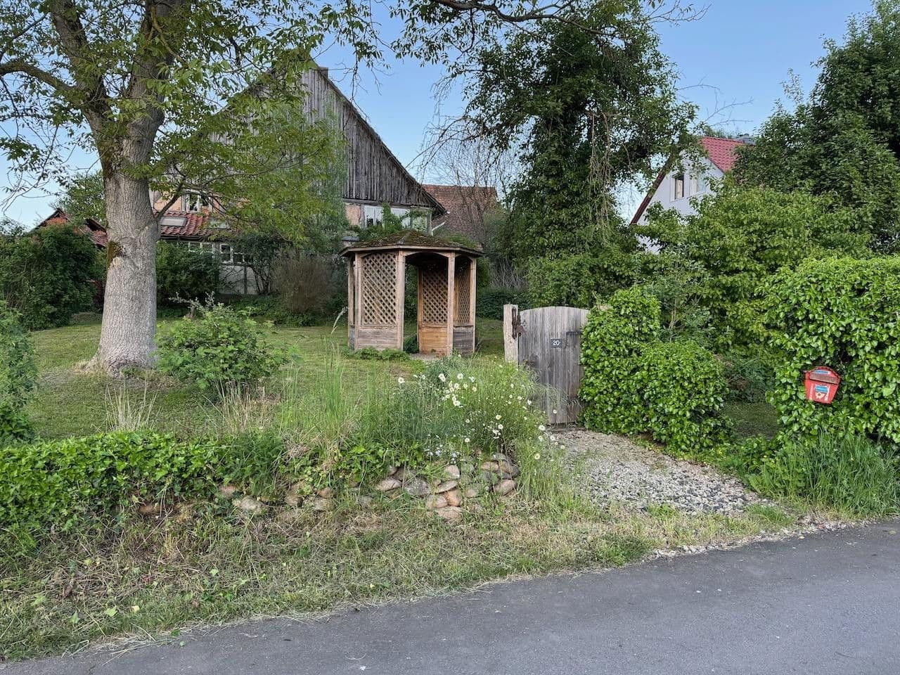 Prodej domu 240 m², pozemek 1.700 m², Flößerweg 20, Hann. Münden, Dolní Sasko Prodej domu 240 m², pozemek 1.700 m², Flößerweg 20, Hann. Münden, Dolní Sasko