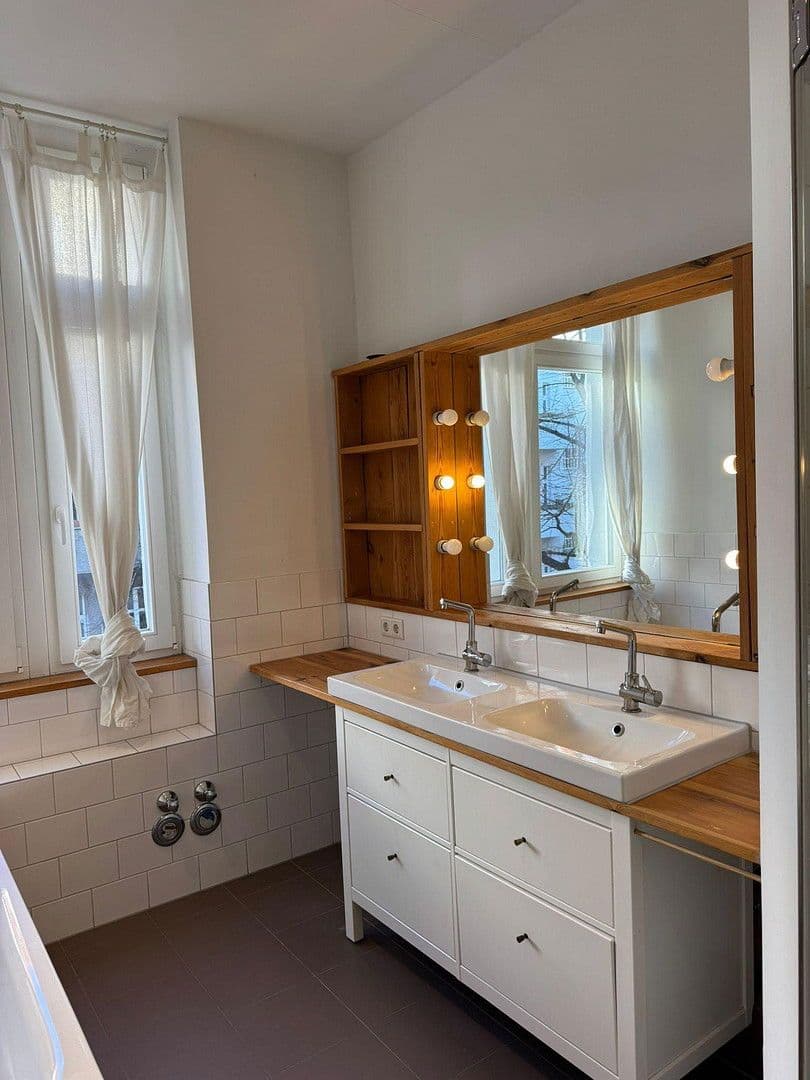 Prodej bytu 4+1 105 m², Kienitzer Str. 111, Berlin, Berlín Prodej bytu 4+1 105 m², Kienitzer Str. 111, Berlin, Berlín