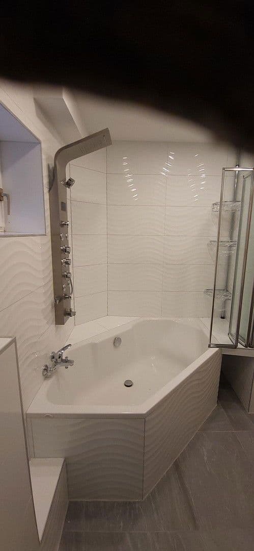 Pronájem bytu 3+1 100 m², Oberer Wingertweg 8, Pforzheim, Bádensko-Württembersko Pronájem bytu 3+1 100 m², Oberer Wingertweg 8, Pforzheim, Bádensko-Württembersko