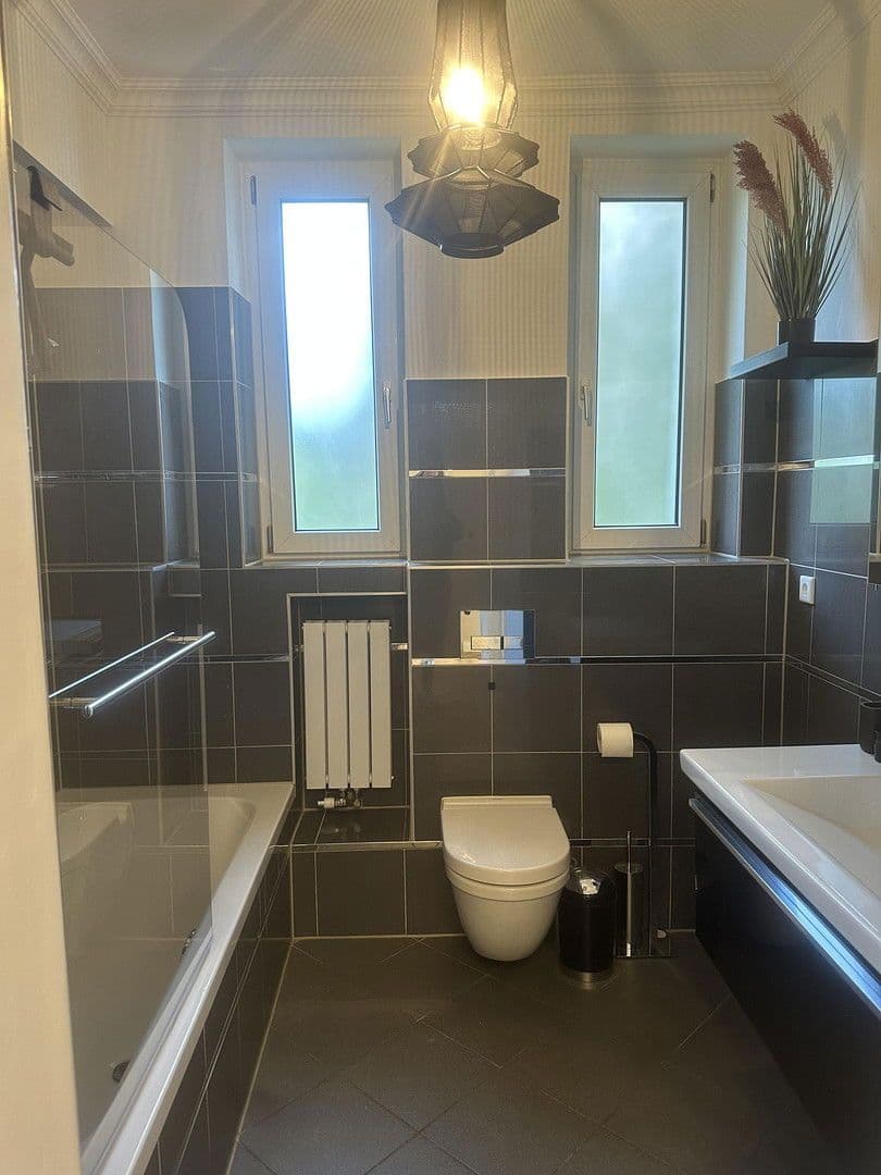 Pronájem bytu 3+1 85 m², Bergische-Landstr.262, Düsseldorf, Severní Porýní-Vestfálsko Pronájem bytu 3+1 85 m², Bergische-Landstr.262, Düsseldorf, Severní Porýní-Vestfálsko