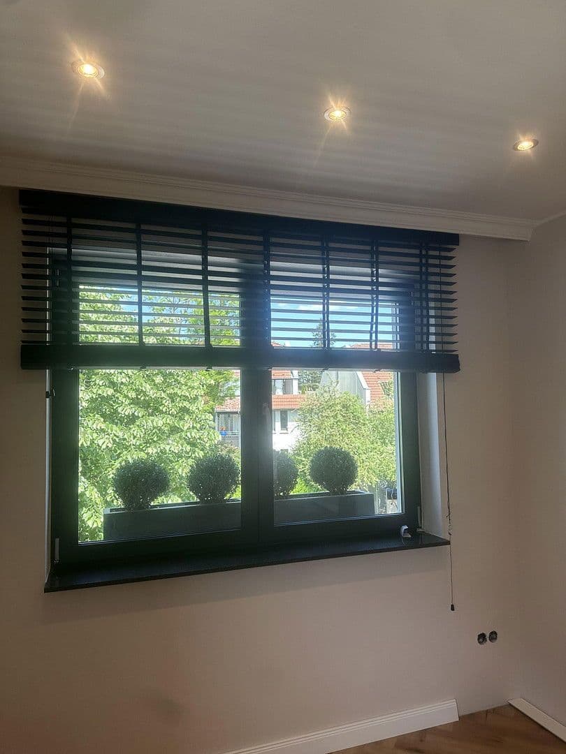 Pronájem bytu 3+1 85 m², Bergische-Landstr.262, Düsseldorf, Severní Porýní-Vestfálsko Pronájem bytu 3+1 85 m², Bergische-Landstr.262, Düsseldorf, Severní Porýní-Vestfálsko