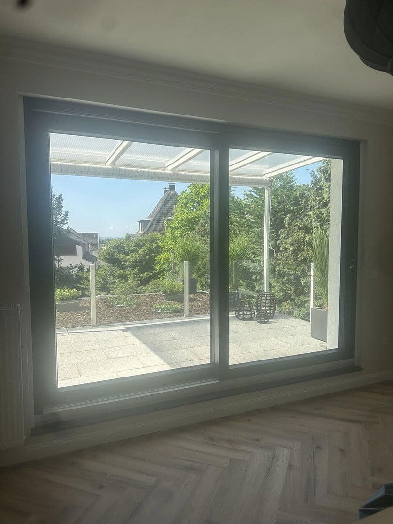 Pronájem bytu 3+1 85 m², Bergische-Landstr.262, Düsseldorf, Severní Porýní-Vestfálsko Pronájem bytu 3+1 85 m², Bergische-Landstr.262, Düsseldorf, Severní Porýní-Vestfálsko