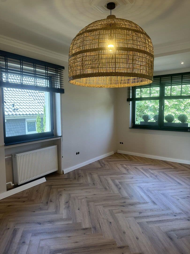 Pronájem bytu 3+1 85 m², Bergische-Landstr.262, Düsseldorf, Severní Porýní-Vestfálsko Pronájem bytu 3+1 85 m², Bergische-Landstr.262, Düsseldorf, Severní Porýní-Vestfálsko