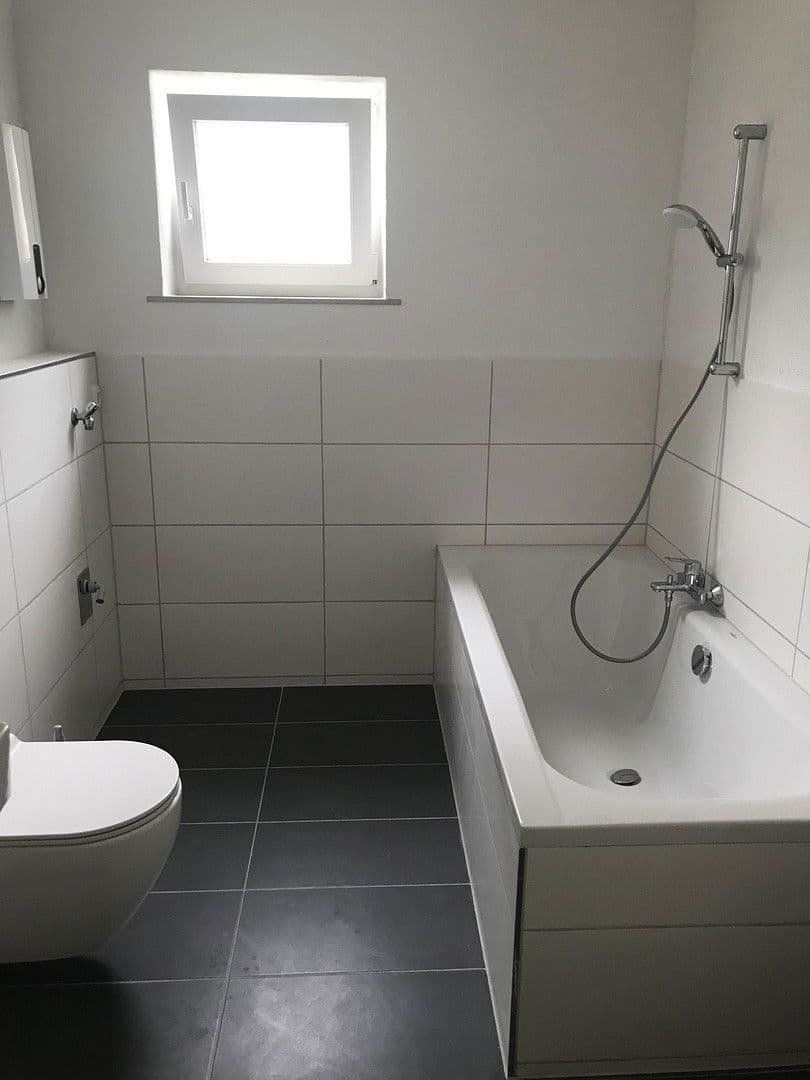 Prodej domu 210 m², pozemek 462 m², Lindenstrasse 2, Klein-Winternheim, Porýní-Falc Prodej domu 210 m², pozemek 462 m², Lindenstrasse 2, Klein-Winternheim, Porýní-Falc