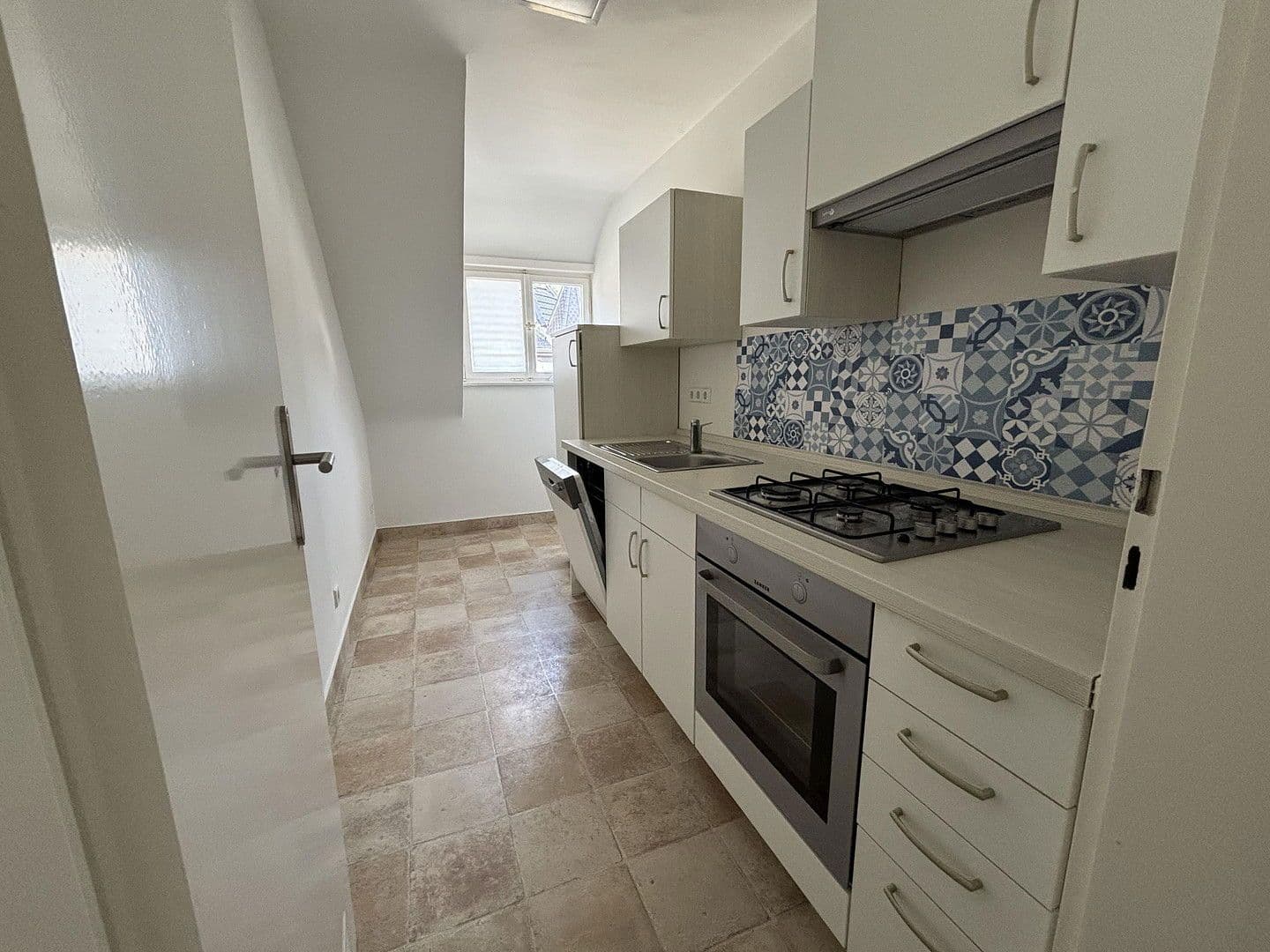 Pronájem bytu 1+1 43 m², Stuttgart, Bádensko-Württembersko Pronájem bytu 1+1 43 m², Stuttgart, Bádensko-Württembersko