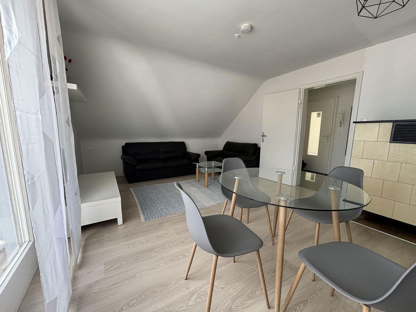 Pronájem bytu 1+1 43 m², Stuttgart, Bádensko-Württembersko Pronájem bytu 1+1 43 m², Stuttgart, Bádensko-Württembersko