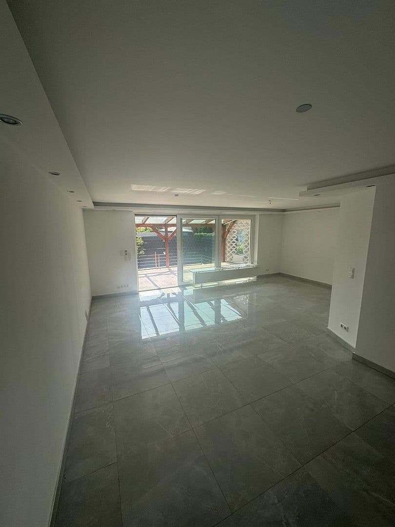 Prodej domu 252 m², pozemek 767 m², Mutterstadt, Porýní-Falc Prodej domu 252 m², pozemek 767 m², Mutterstadt, Porýní-Falc