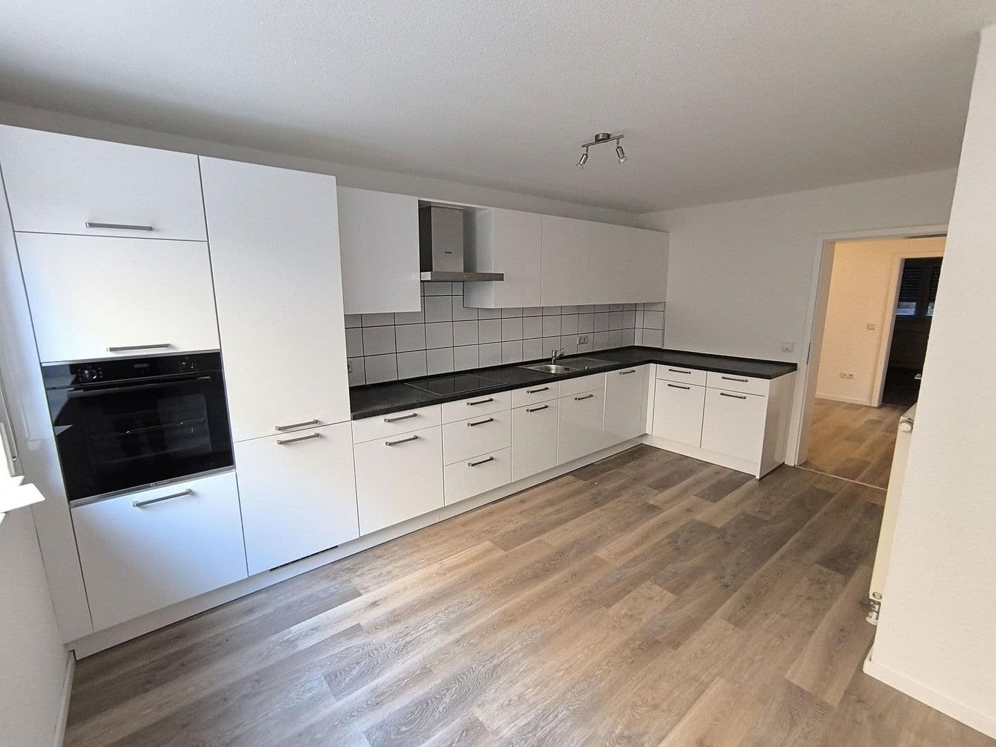 Pronájem bytu 3+1 95 m², Rheinbach, Severní Porýní-Vestfálsko Pronájem bytu 3+1 95 m², Rheinbach, Severní Porýní-Vestfálsko
