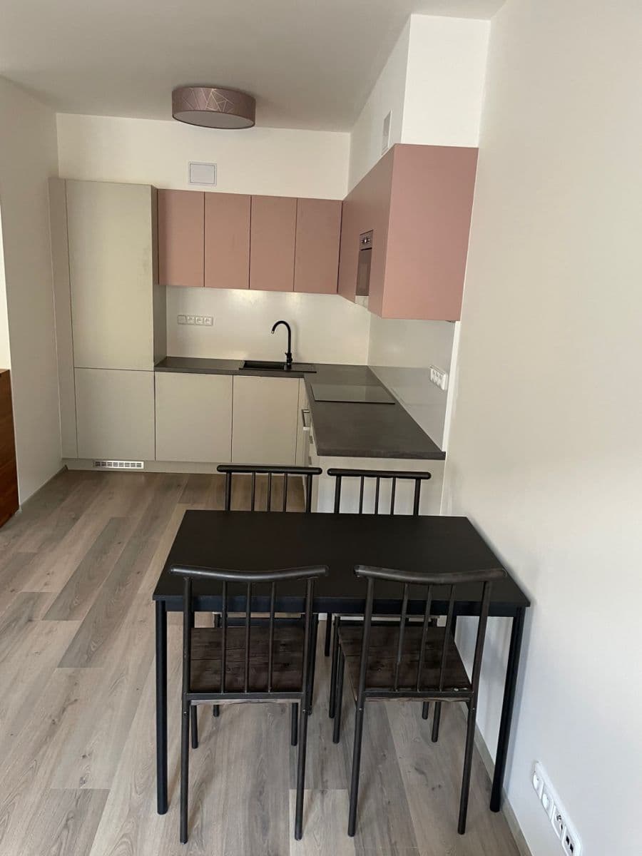 Pronájem bytu 2+kk 65 m², Okružní, Beroun, Středočeský kraj Pronájem bytu 2+kk 65 m², Okružní, Beroun, Středočeský kraj