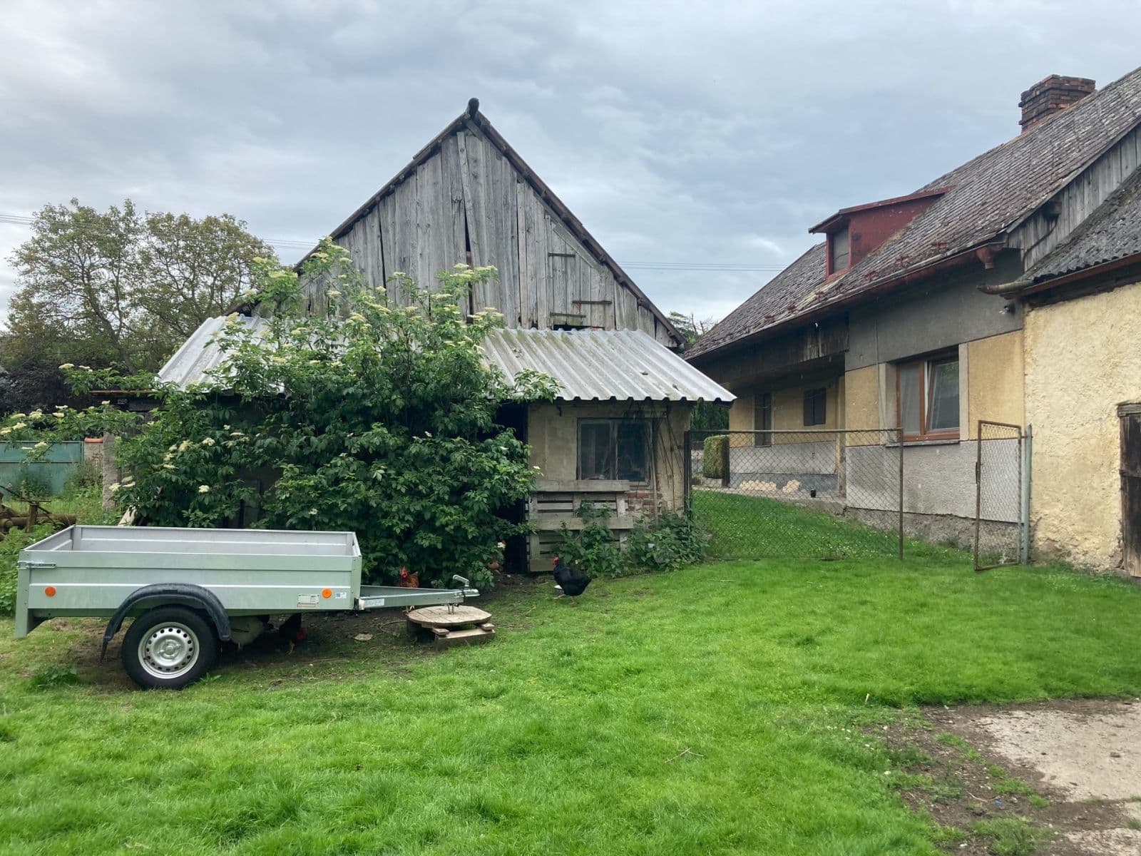 Prodej chaty, chalupy 100 m², pozemek 900 m², Staňkovice, Středočeský kraj Prodej chaty, chalupy 100 m², pozemek 900 m², Staňkovice, Středočeský kraj