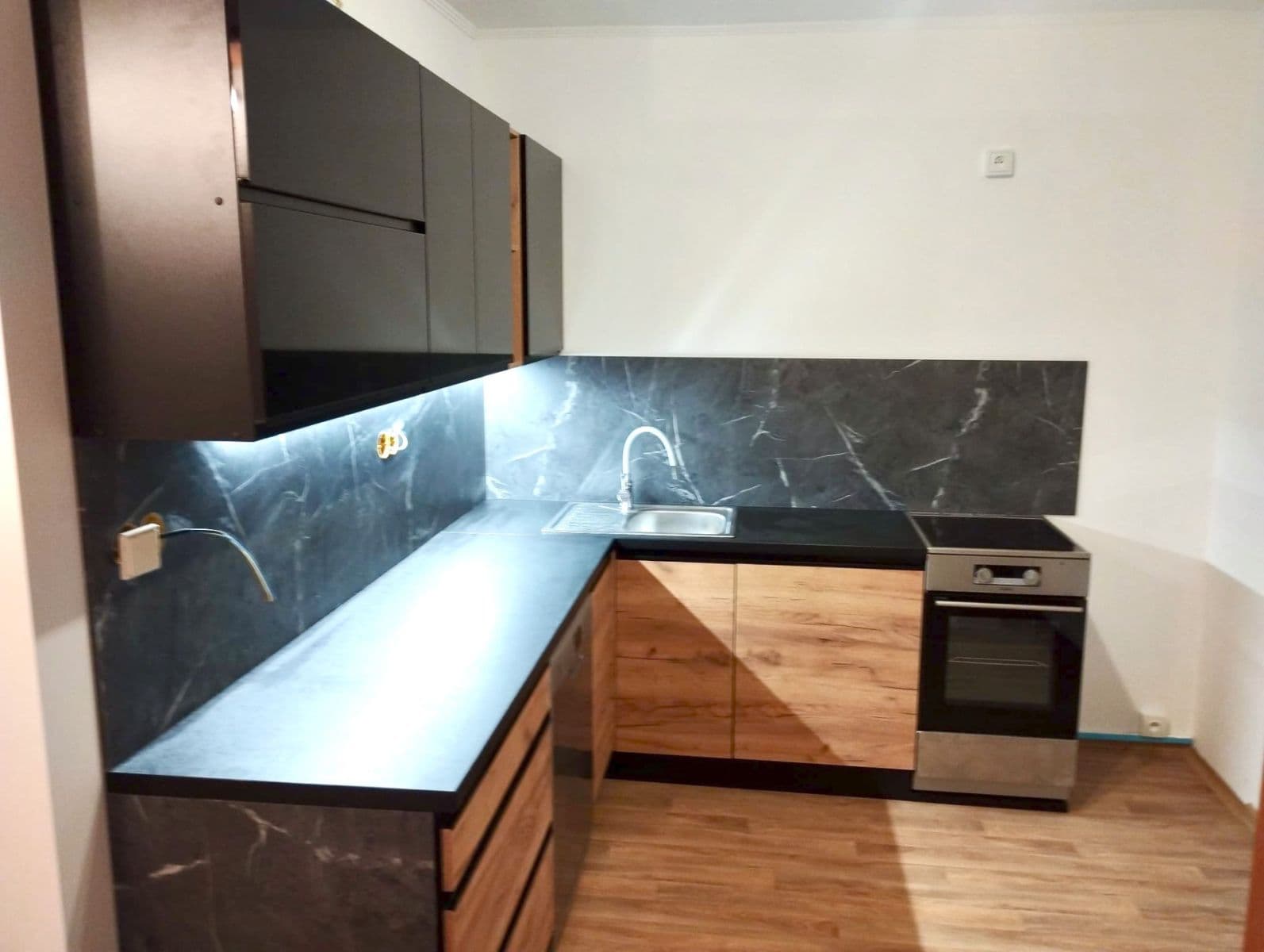 Pronájem bytu 3+1 74 m², Pod lipami, Jičín, Královéhradecký kraj Pronájem bytu 3+1 74 m², Pod lipami, Jičín, Královéhradecký kraj