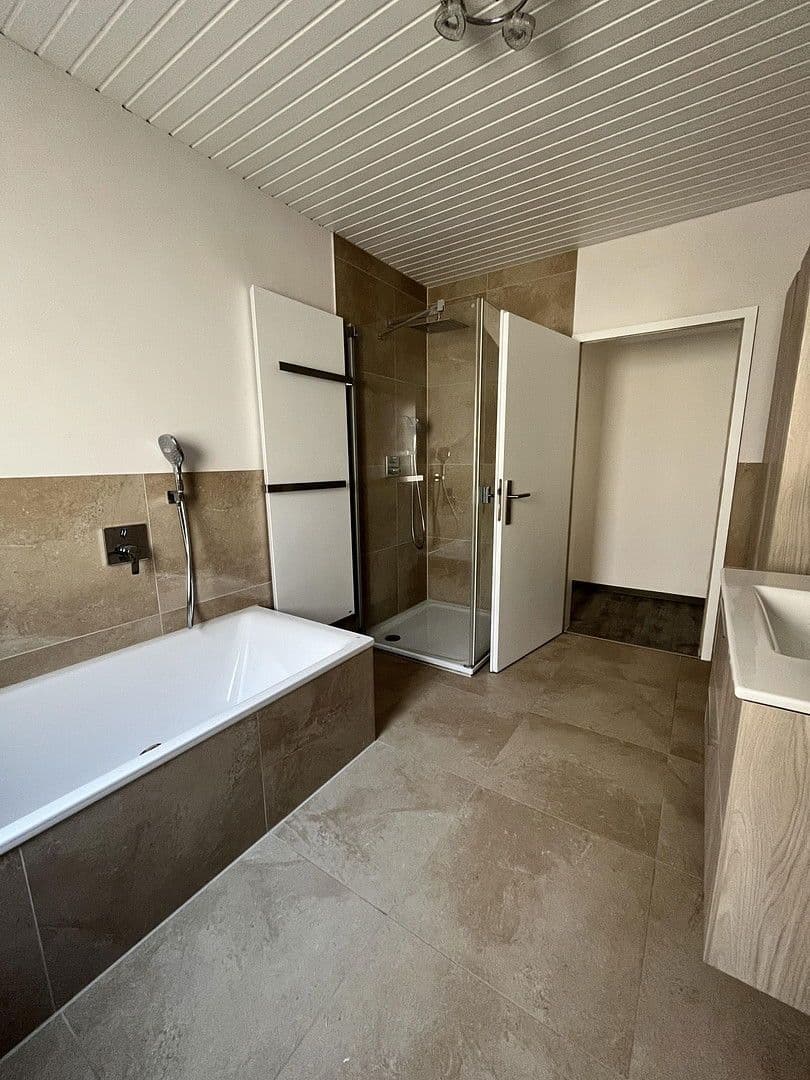 Pronájem bytu 4+kk 127 m², Römerberg, Porýní-Falc Pronájem bytu 4+kk 127 m², Römerberg, Porýní-Falc