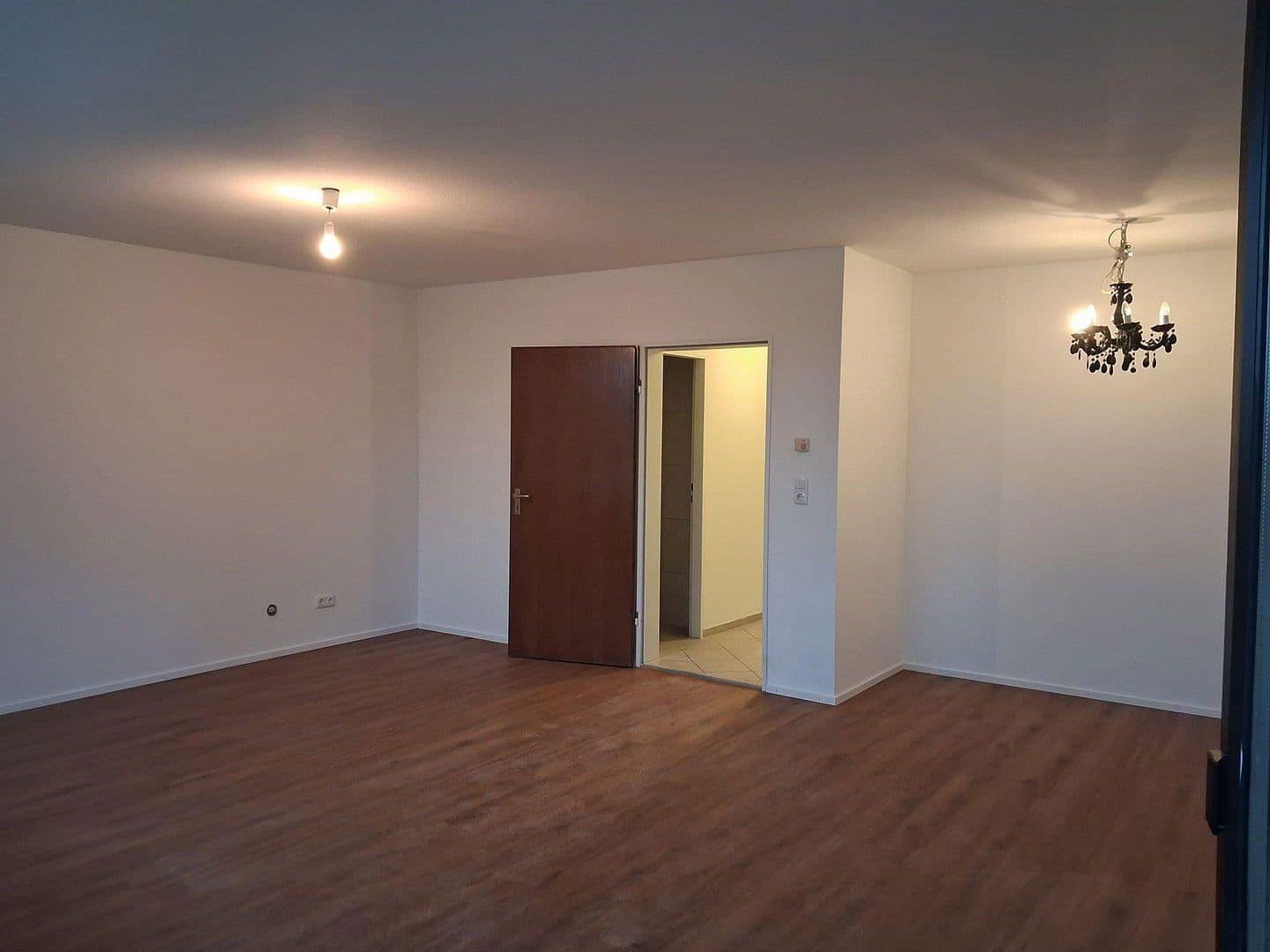 Pronájem bytu 3+1 95 m², Berg-am-Laim-Str. 60a, München, Bavorsko Pronájem bytu 3+1 95 m², Berg-am-Laim-Str. 60a, München, Bavorsko