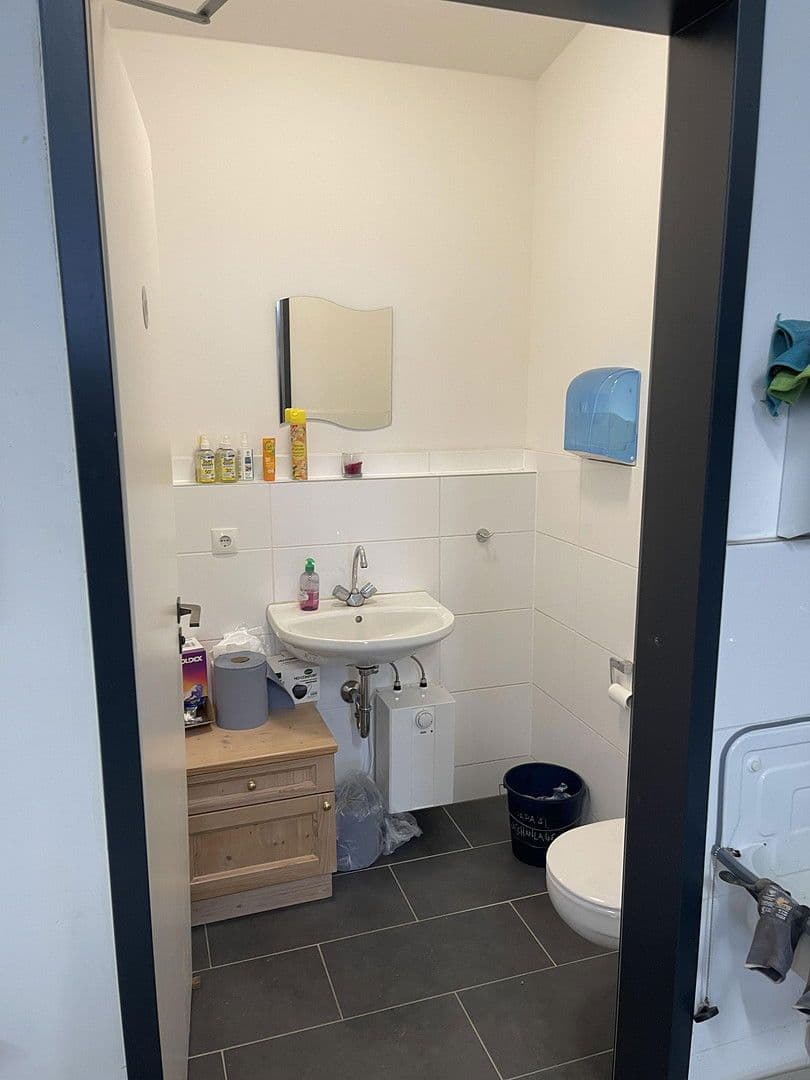 Pronájem nebytového prostoru 150 m², Passauer Straße 26, Ruderting, Bavorsko Pronájem nebytového prostoru 150 m², Passauer Straße 26, Ruderting, Bavorsko