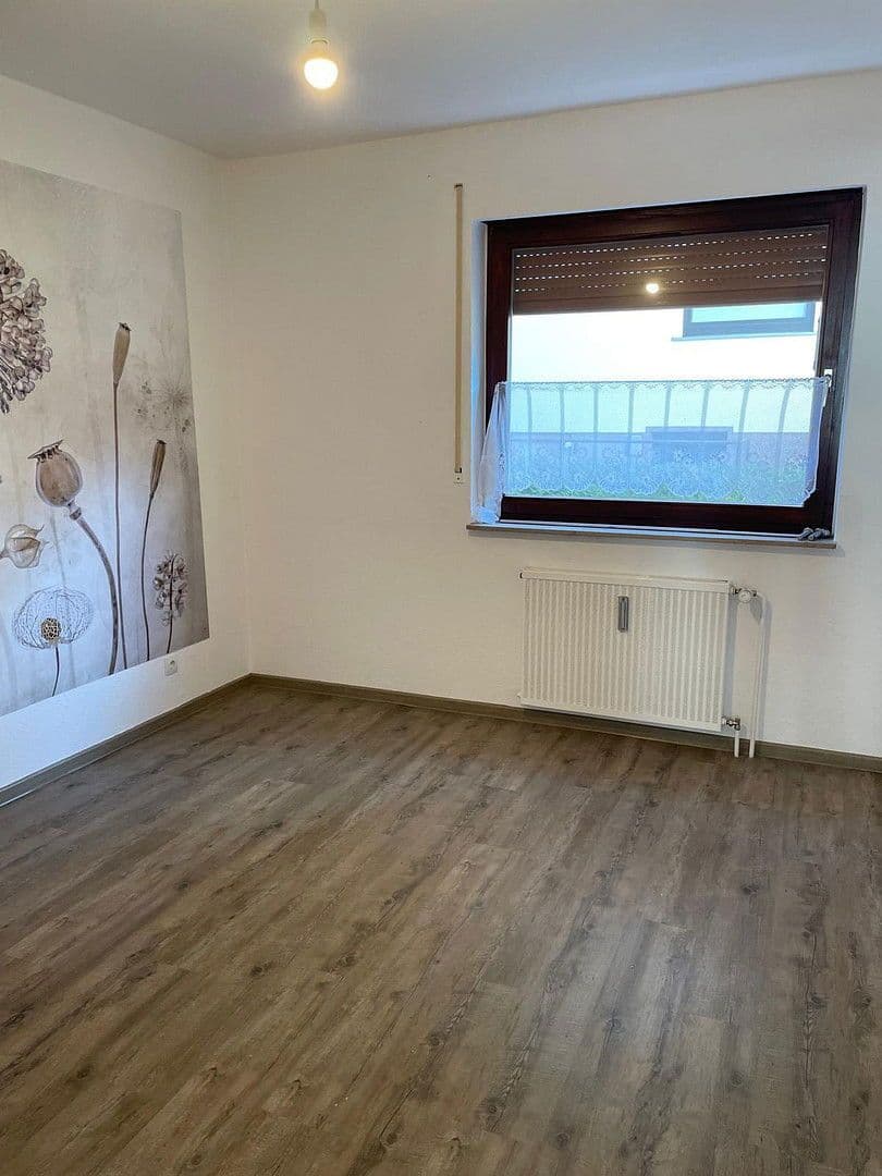 Pronájem bytu 3+1 74 m², Waldecker Straße 33, Bad Pyrmont, Dolní Sasko Pronájem bytu 3+1 74 m², Waldecker Straße 33, Bad Pyrmont, Dolní Sasko