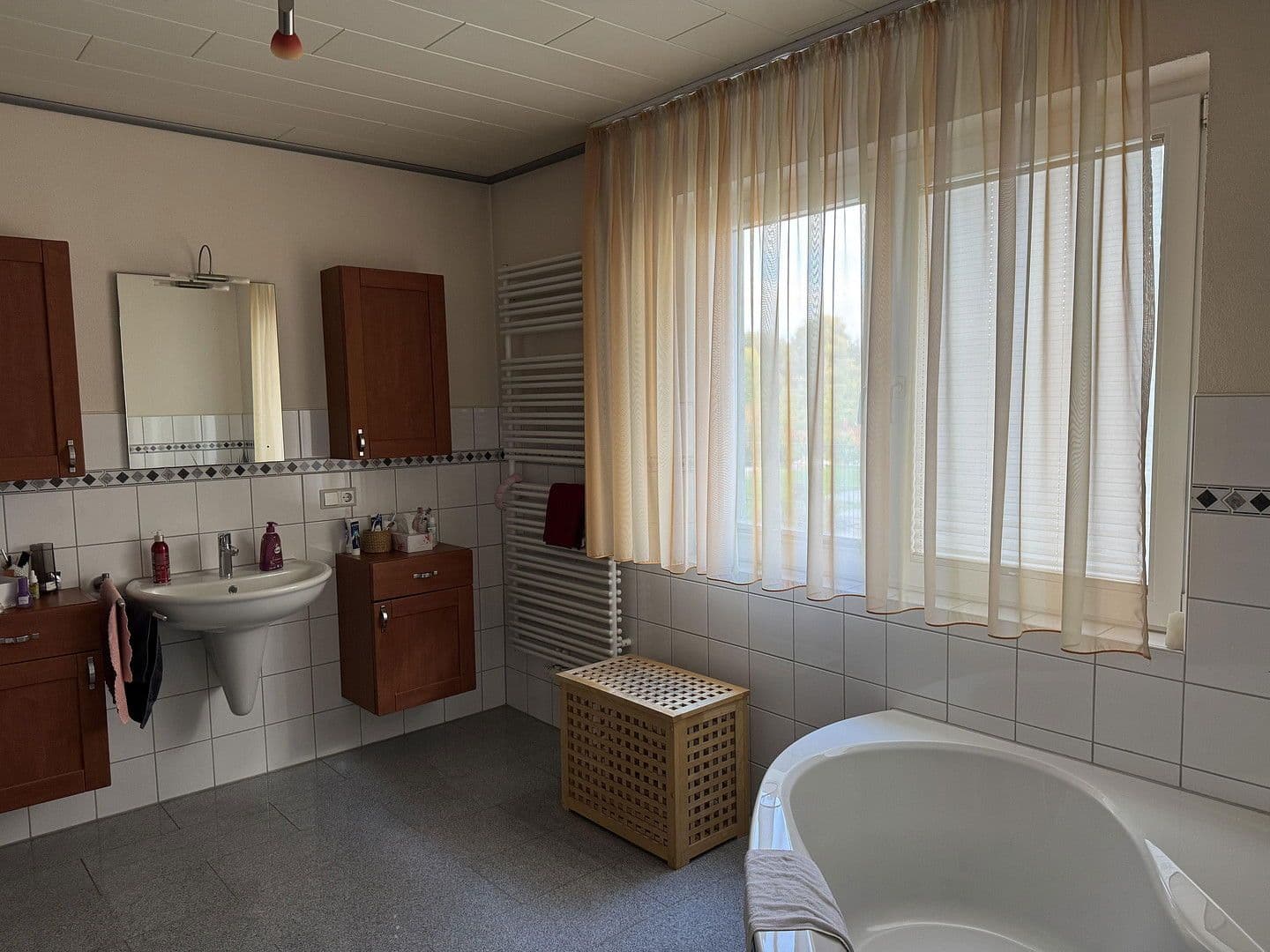 Pronájem domu 195 m², pozemek 350 m², Weinstrasse 181, Albersweiler, Porýní-Falc Pronájem domu 195 m², pozemek 350 m², Weinstrasse 181, Albersweiler, Porýní-Falc