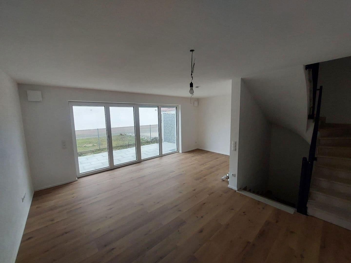 Pronájem domu 124 m², pozemek 200 m², Essenbach, Bavorsko Pronájem domu 124 m², pozemek 200 m², Essenbach, Bavorsko