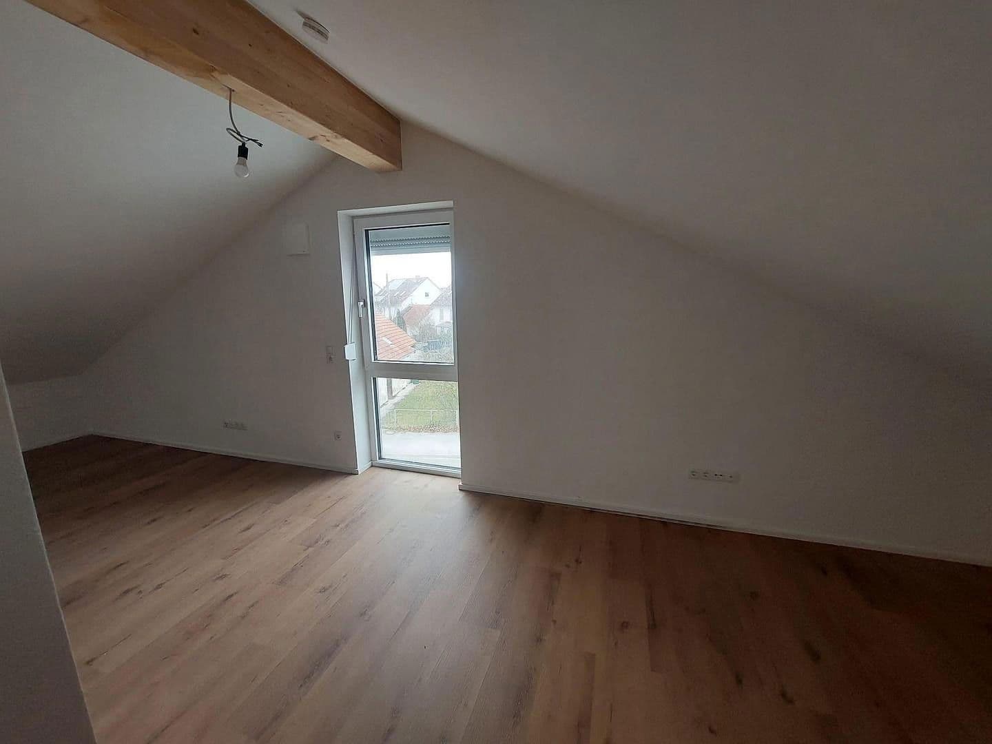 Pronájem domu 124 m², pozemek 200 m², Essenbach, Bavorsko Pronájem domu 124 m², pozemek 200 m², Essenbach, Bavorsko