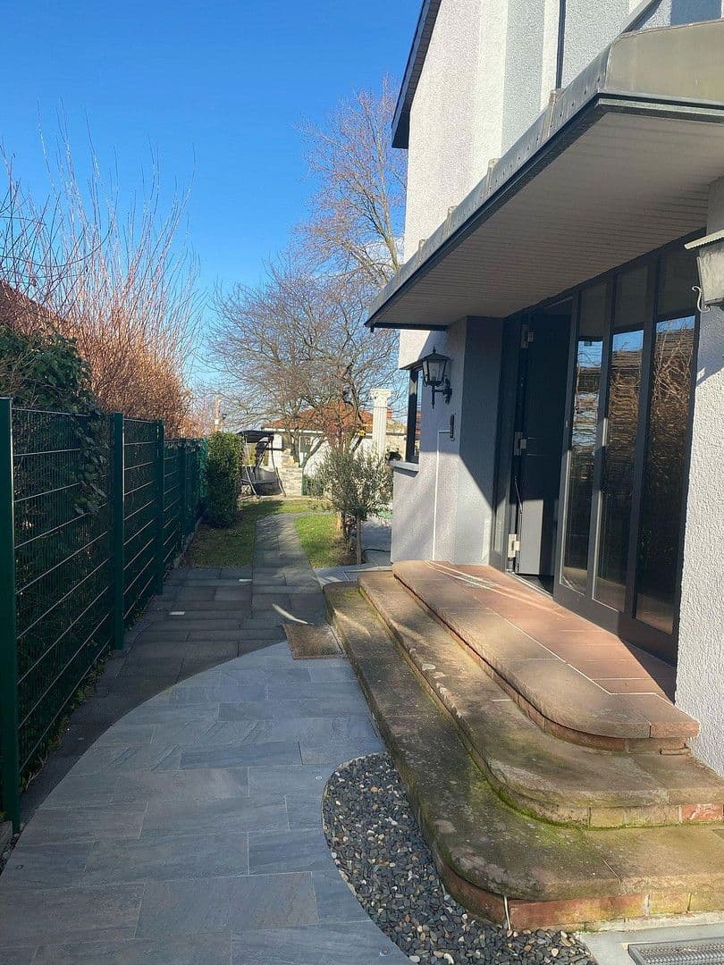 Prodej domu 253 m², pozemek 550 m², Karlsruhe, Bádensko-Württembersko Prodej domu 253 m², pozemek 550 m², Karlsruhe, Bádensko-Württembersko