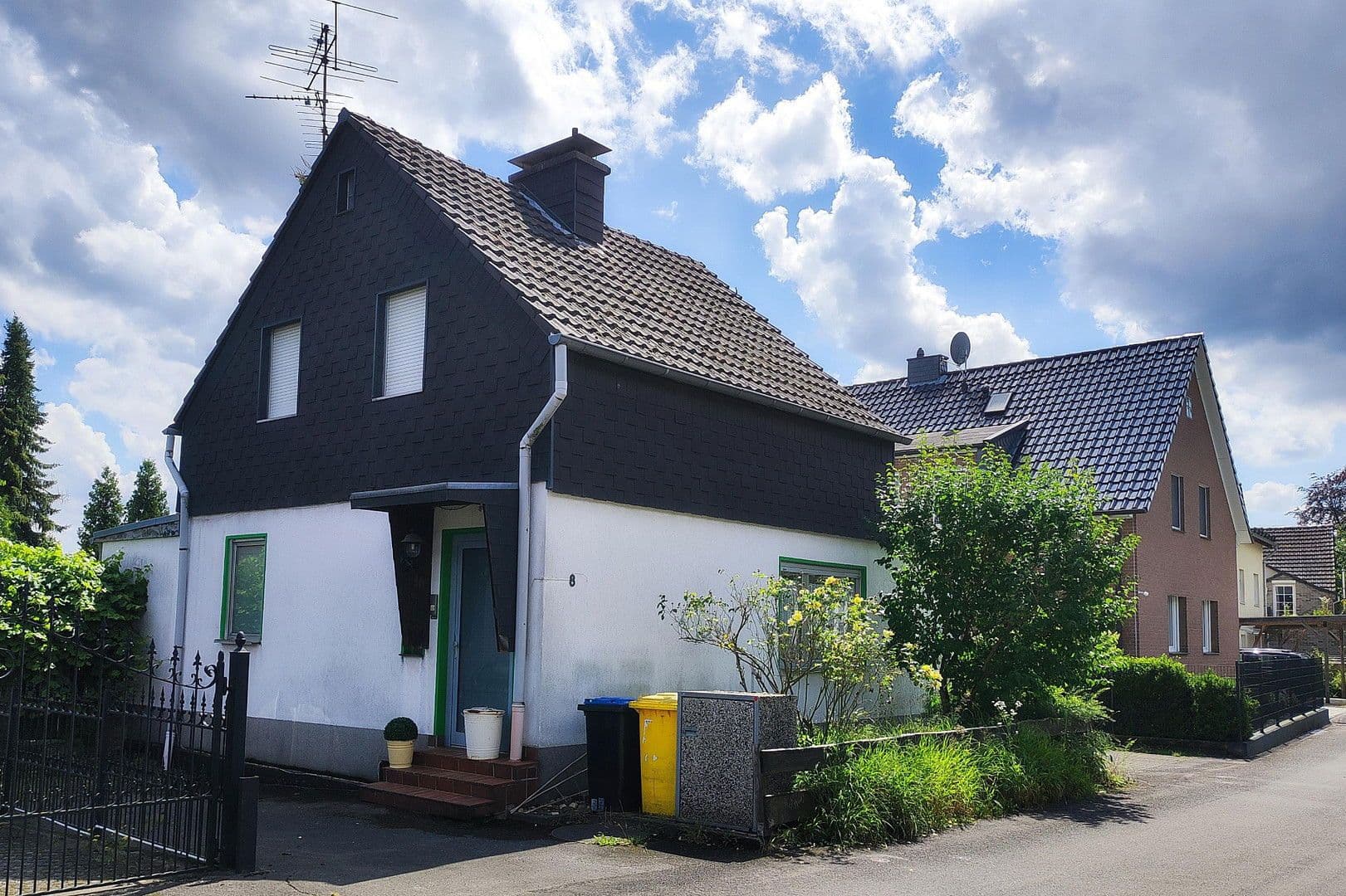 Prodej domu 147 m², pozemek 410 m², Fliederweg 8, Solingen, Severní Porýní-Vestfálsko Prodej domu 147 m², pozemek 410 m², Fliederweg 8, Solingen, Severní Porýní-Vestfálsko