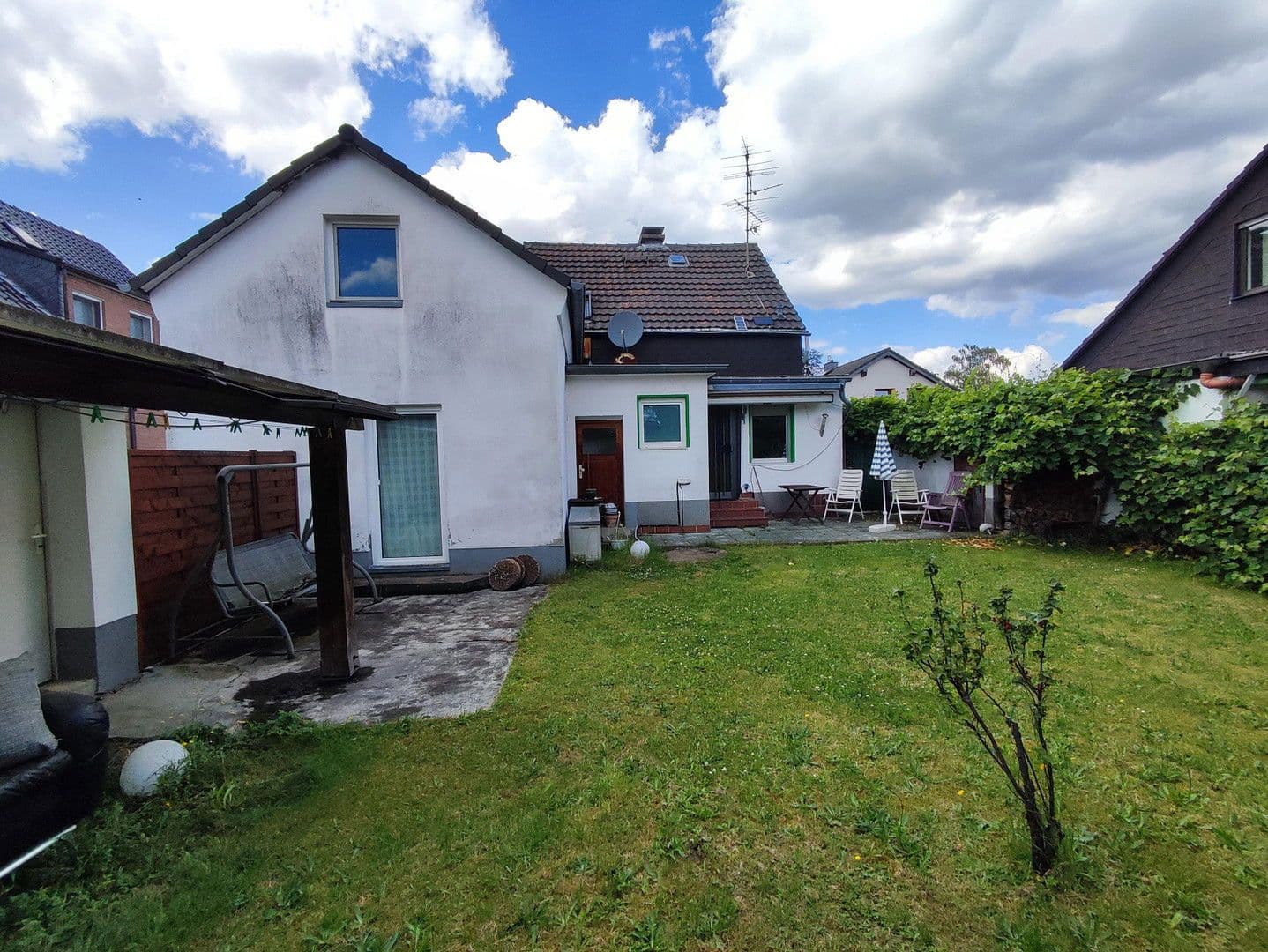 Prodej domu 147 m², pozemek 410 m², Fliederweg 8, Solingen, Severní Porýní-Vestfálsko Prodej domu 147 m², pozemek 410 m², Fliederweg 8, Solingen, Severní Porýní-Vestfálsko