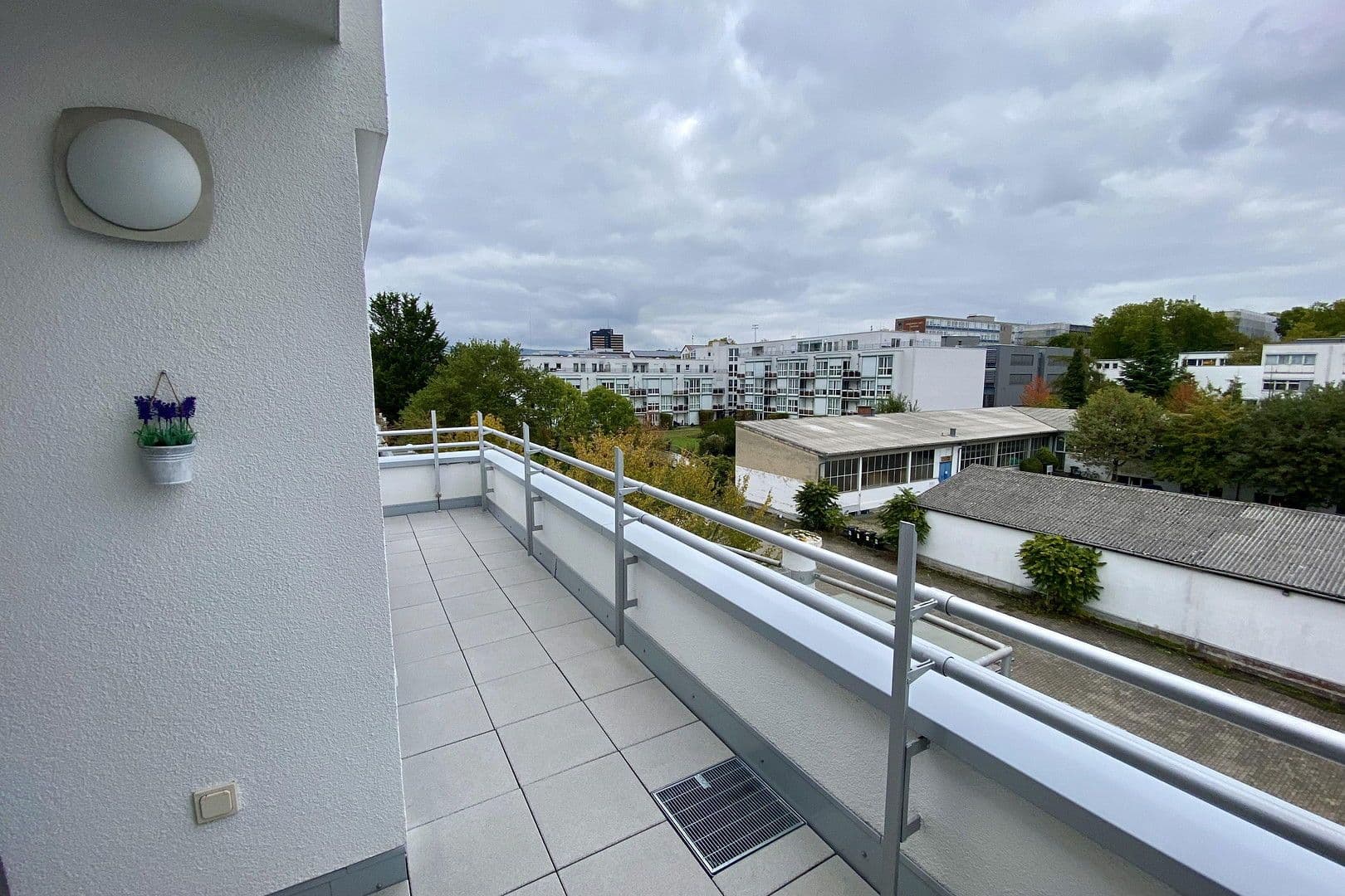 Pronájem bytu 2+1 68 m², Hohenstaufen Straße 10, Wiesbaden, Hessen Pronájem bytu 2+1 68 m², Hohenstaufen Straße 10, Wiesbaden, Hessen