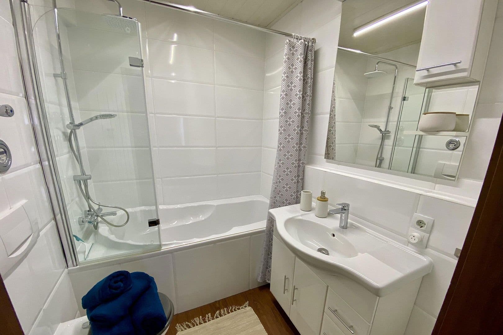 Pronájem bytu 2+1 68 m², Hohenstaufen Straße 10, Wiesbaden, Hessen Pronájem bytu 2+1 68 m², Hohenstaufen Straße 10, Wiesbaden, Hessen