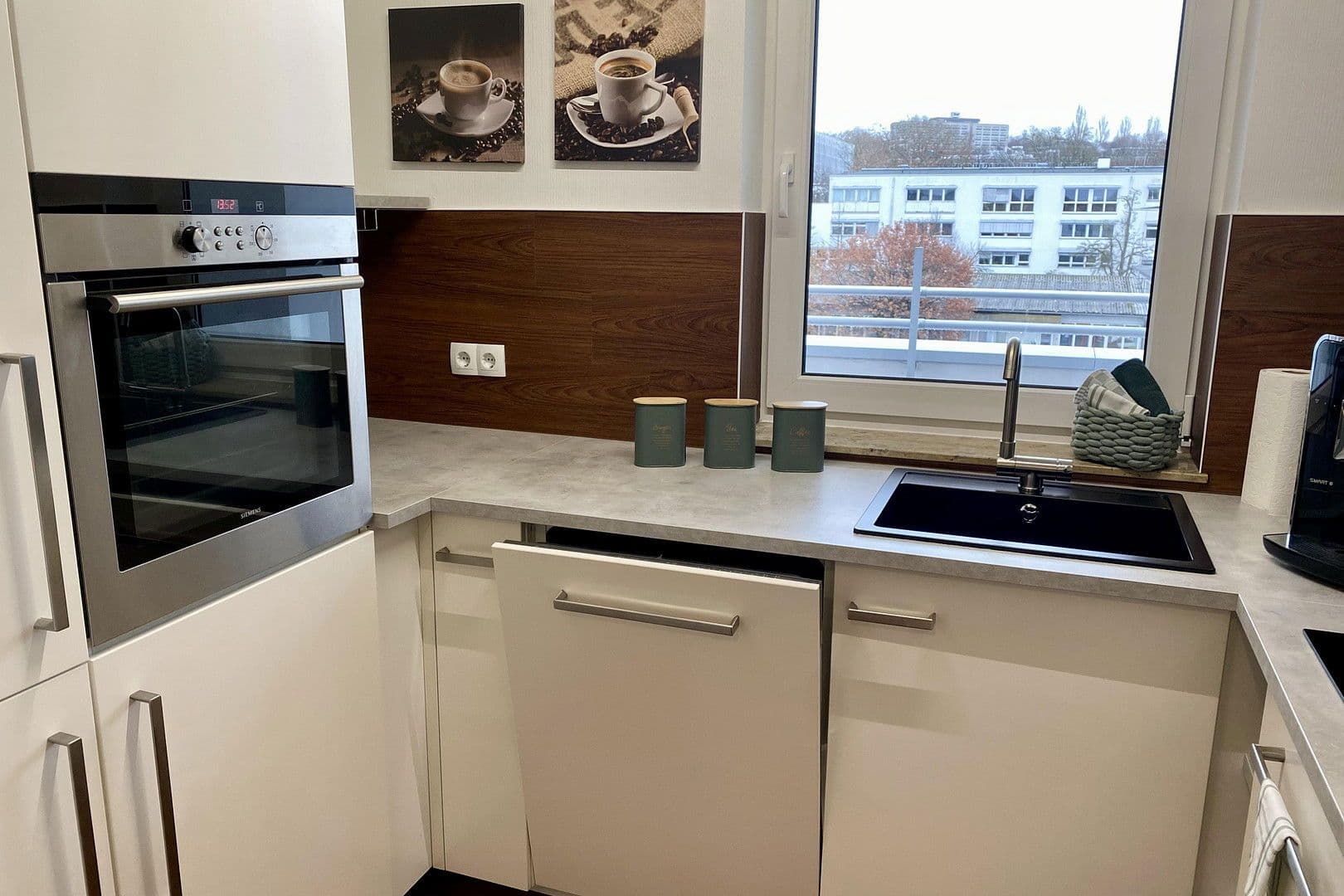 Pronájem bytu 2+1 68 m², Hohenstaufen Straße 10, Wiesbaden, Hessen Pronájem bytu 2+1 68 m², Hohenstaufen Straße 10, Wiesbaden, Hessen