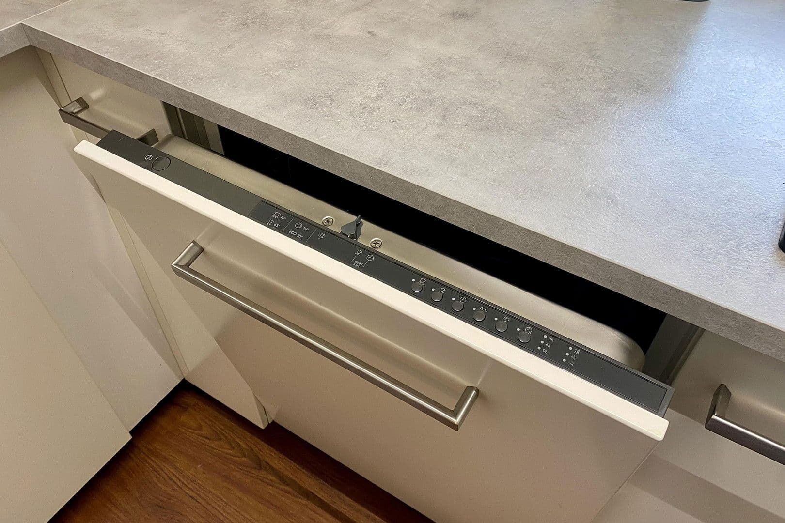 Pronájem bytu 2+1 68 m², Hohenstaufen Straße 10, Wiesbaden, Hessen Pronájem bytu 2+1 68 m², Hohenstaufen Straße 10, Wiesbaden, Hessen