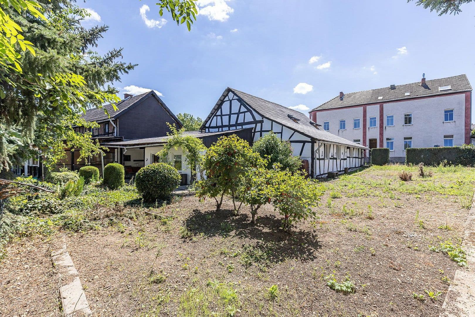 Prodej domu 232 m², pozemek 1.554 m², Schmittstr. 51, Bonn, Severní Porýní-Vestfálsko Prodej domu 232 m², pozemek 1.554 m², Schmittstr. 51, Bonn, Severní Porýní-Vestfálsko