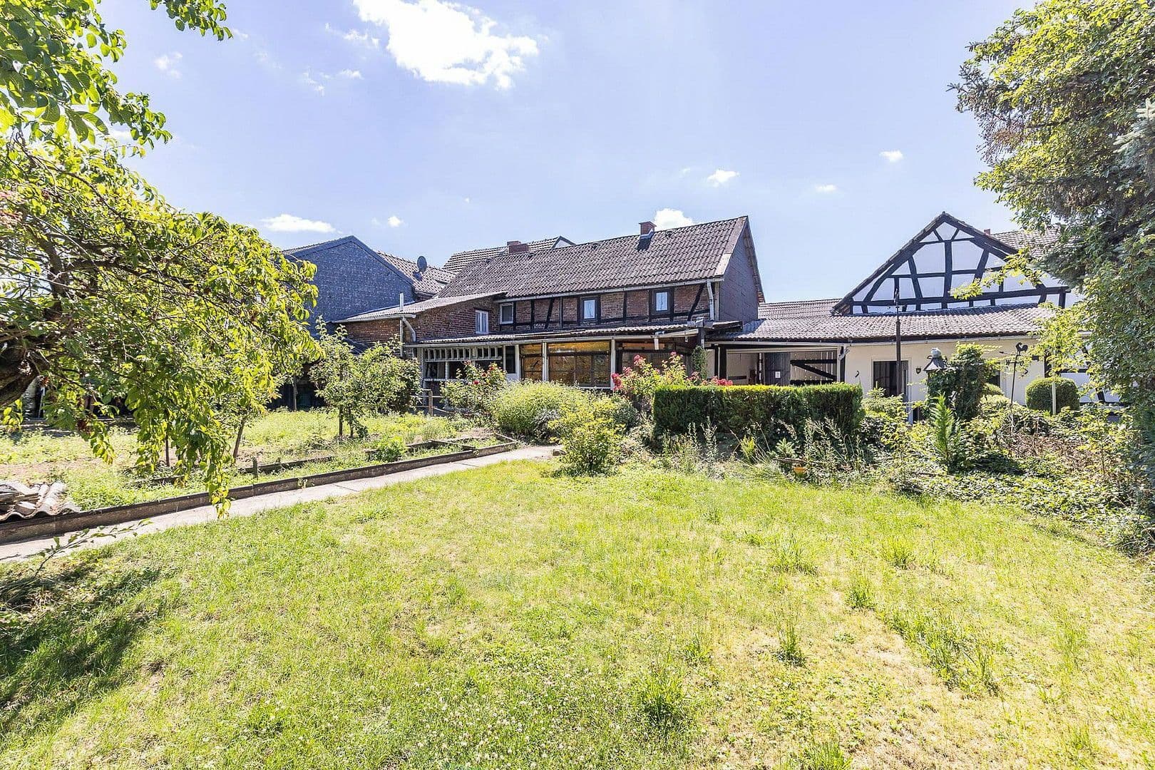 Prodej domu 232 m², pozemek 1.554 m², Schmittstr. 51, Bonn, Severní Porýní-Vestfálsko Prodej domu 232 m², pozemek 1.554 m², Schmittstr. 51, Bonn, Severní Porýní-Vestfálsko