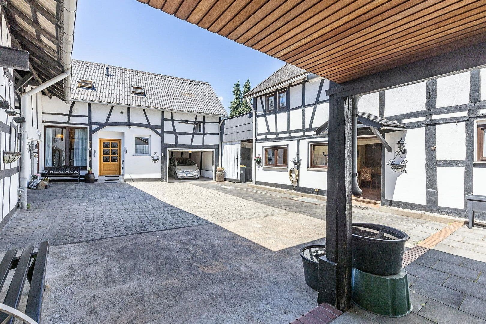 Prodej domu 232 m², pozemek 1.554 m², Schmittstr. 51, Bonn, Severní Porýní-Vestfálsko Prodej domu 232 m², pozemek 1.554 m², Schmittstr. 51, Bonn, Severní Porýní-Vestfálsko