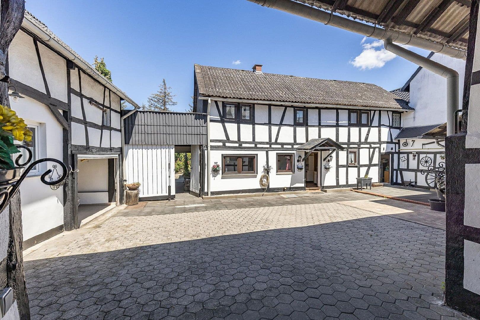 Prodej domu 232 m², pozemek 1.554 m², Schmittstr. 51, Bonn, Severní Porýní-Vestfálsko Prodej domu 232 m², pozemek 1.554 m², Schmittstr. 51, Bonn, Severní Porýní-Vestfálsko