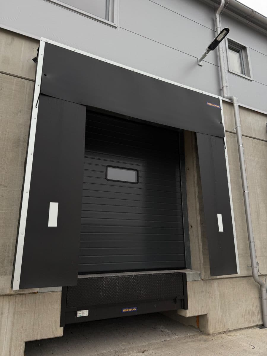 Pronájem nebytového prostoru 998 m², Tlustice, Středočeský kraj Pronájem nebytového prostoru 998 m², Tlustice, Středočeský kraj