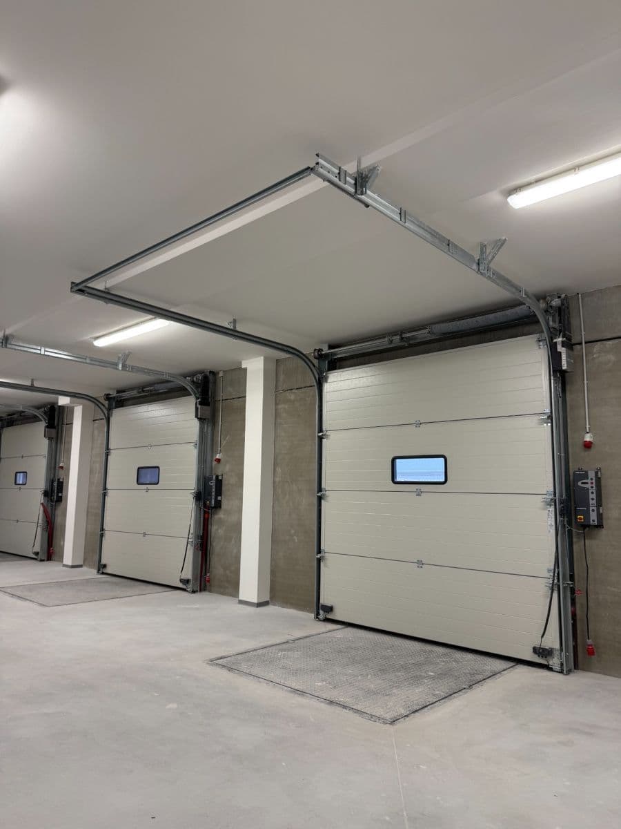 Pronájem nebytového prostoru 998 m², Tlustice, Středočeský kraj Pronájem nebytového prostoru 998 m², Tlustice, Středočeský kraj