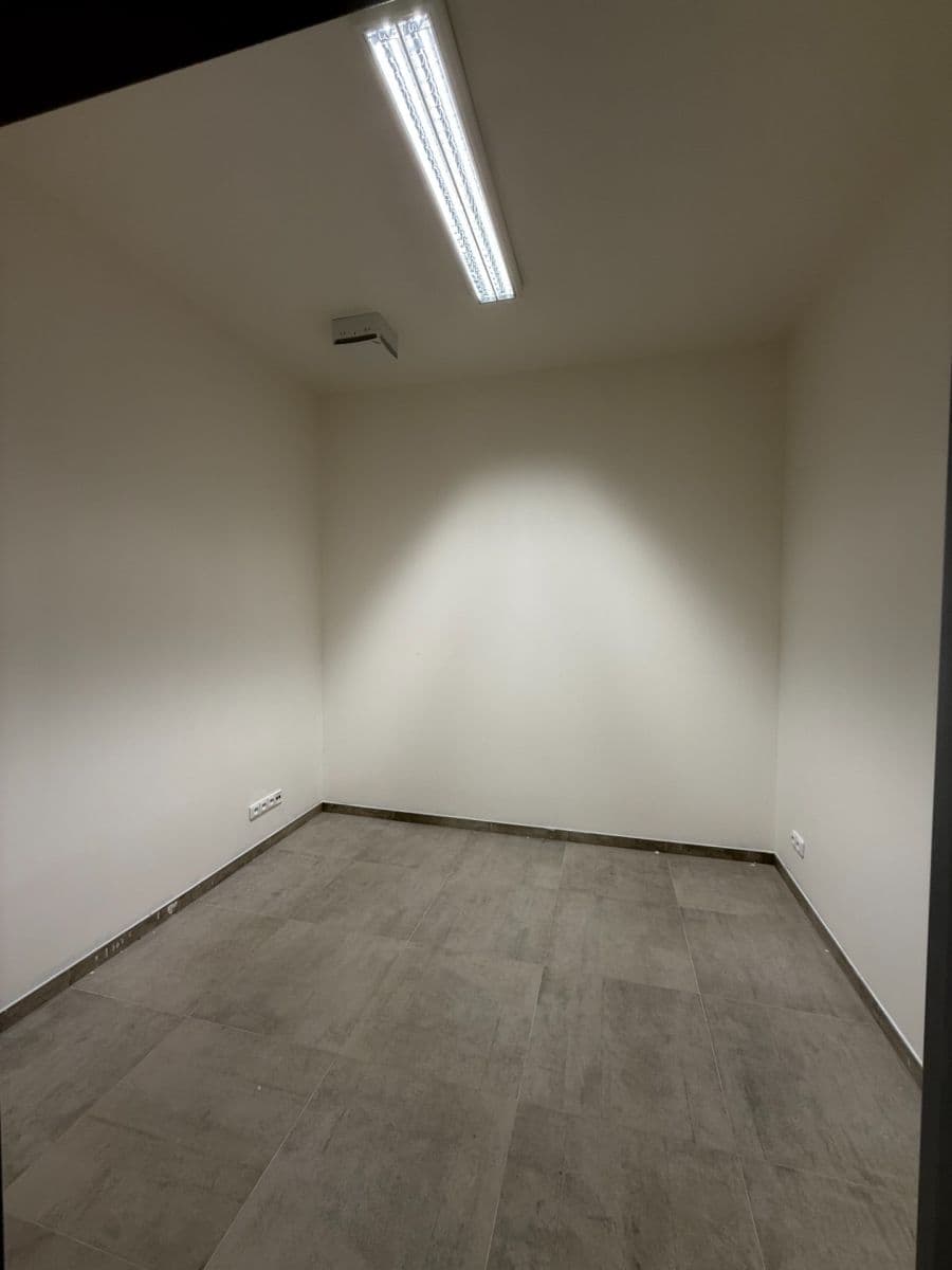 Pronájem nebytového prostoru 998 m², Tlustice, Středočeský kraj Pronájem nebytového prostoru 998 m², Tlustice, Středočeský kraj