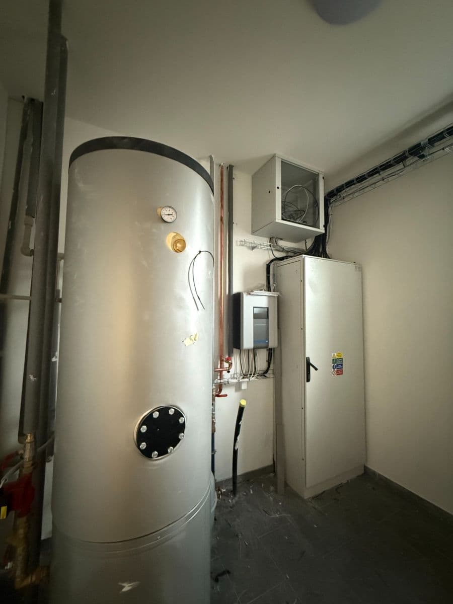 Pronájem nebytového prostoru 998 m², Tlustice, Středočeský kraj Pronájem nebytového prostoru 998 m², Tlustice, Středočeský kraj