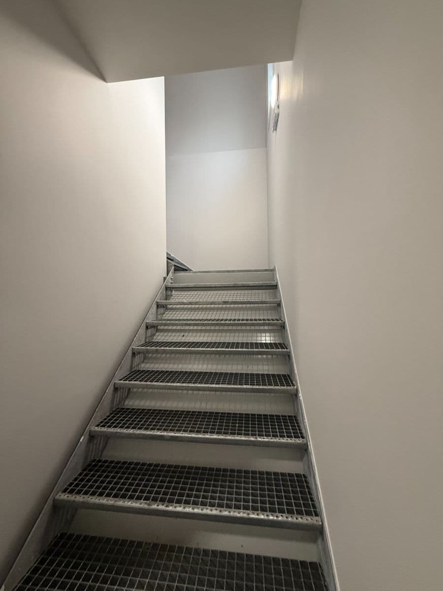 Pronájem nebytového prostoru 998 m², Tlustice, Středočeský kraj Pronájem nebytového prostoru 998 m², Tlustice, Středočeský kraj