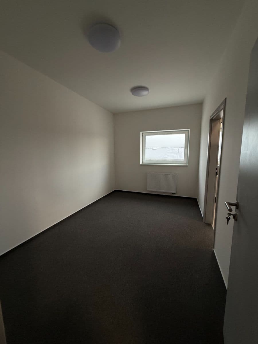 Pronájem nebytového prostoru 998 m², Tlustice, Středočeský kraj Pronájem nebytového prostoru 998 m², Tlustice, Středočeský kraj