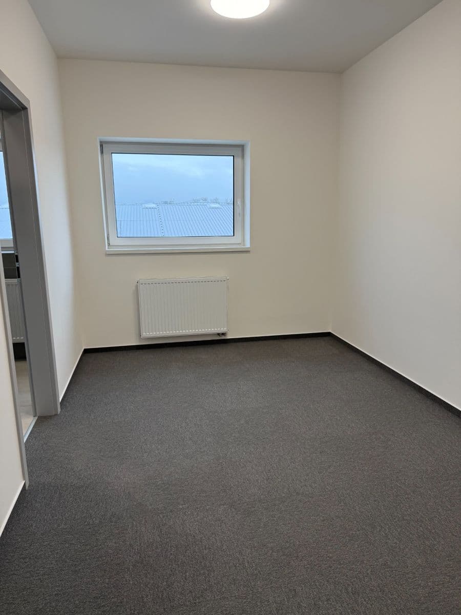 Pronájem nebytového prostoru 998 m², Tlustice, Středočeský kraj Pronájem nebytového prostoru 998 m², Tlustice, Středočeský kraj