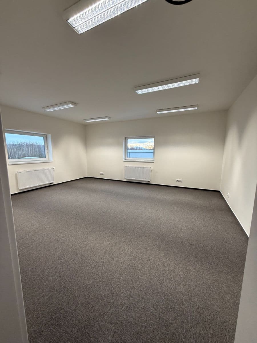 Pronájem nebytového prostoru 998 m², Tlustice, Středočeský kraj Pronájem nebytového prostoru 998 m², Tlustice, Středočeský kraj