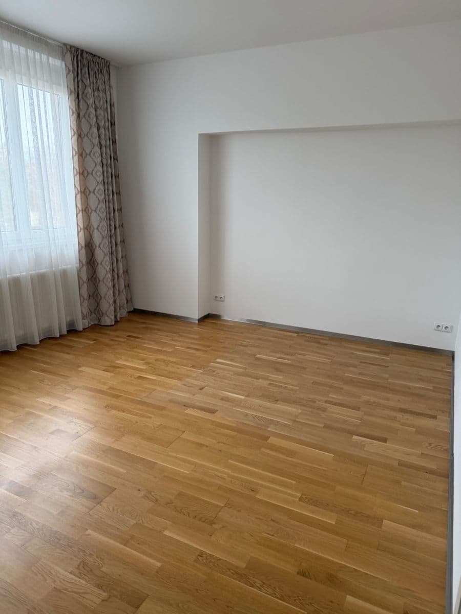 Pronájem bytu 4+kk 95 m², Sukova třída, Pardubice, Pardubický kraj Pronájem bytu 4+kk 95 m², Sukova třída, Pardubice, Pardubický kraj