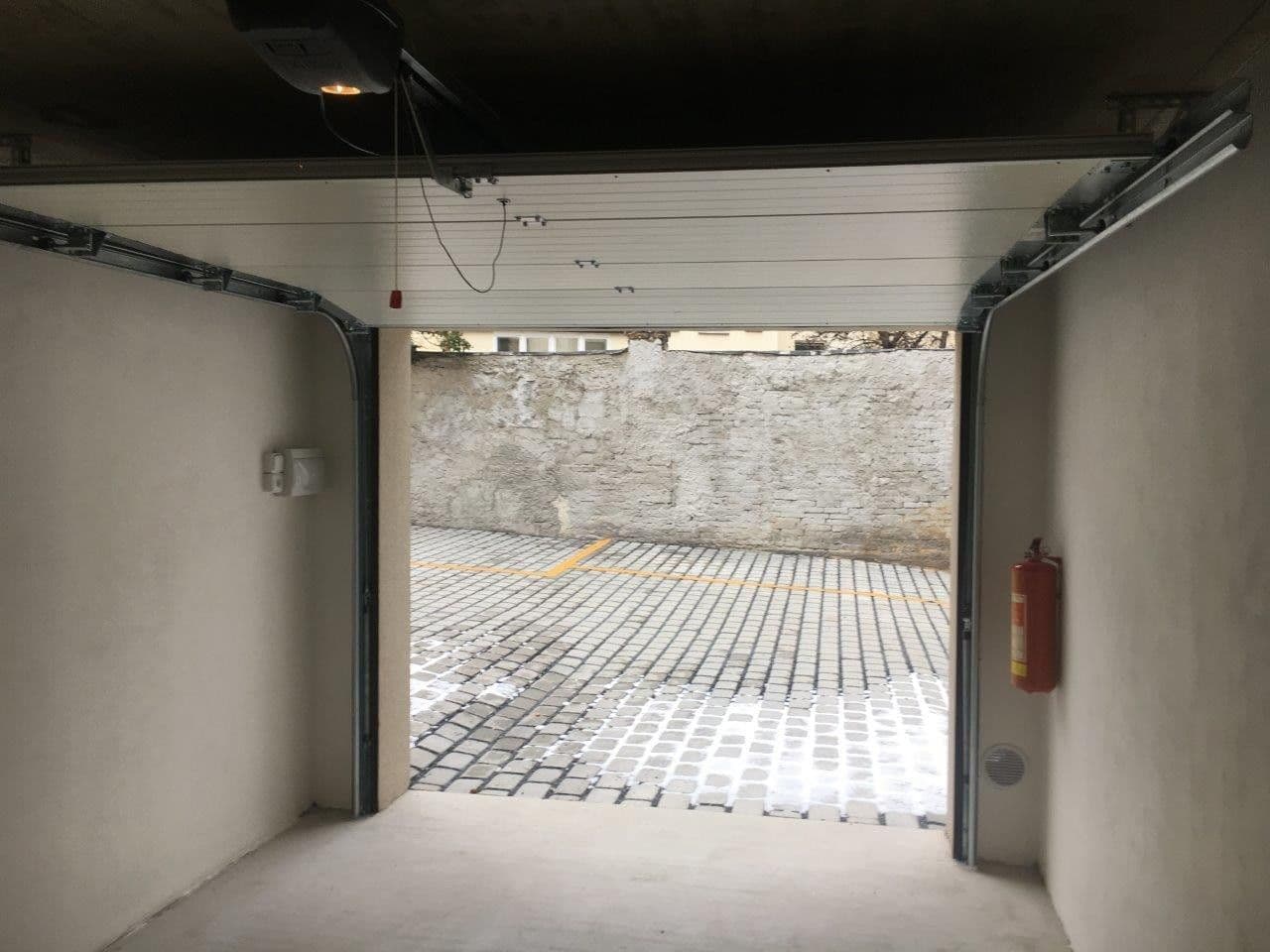 Pronájem garáže 15 m², Bořivojova, Praha, Praha Pronájem garáže 15 m², Bořivojova, Praha, Praha