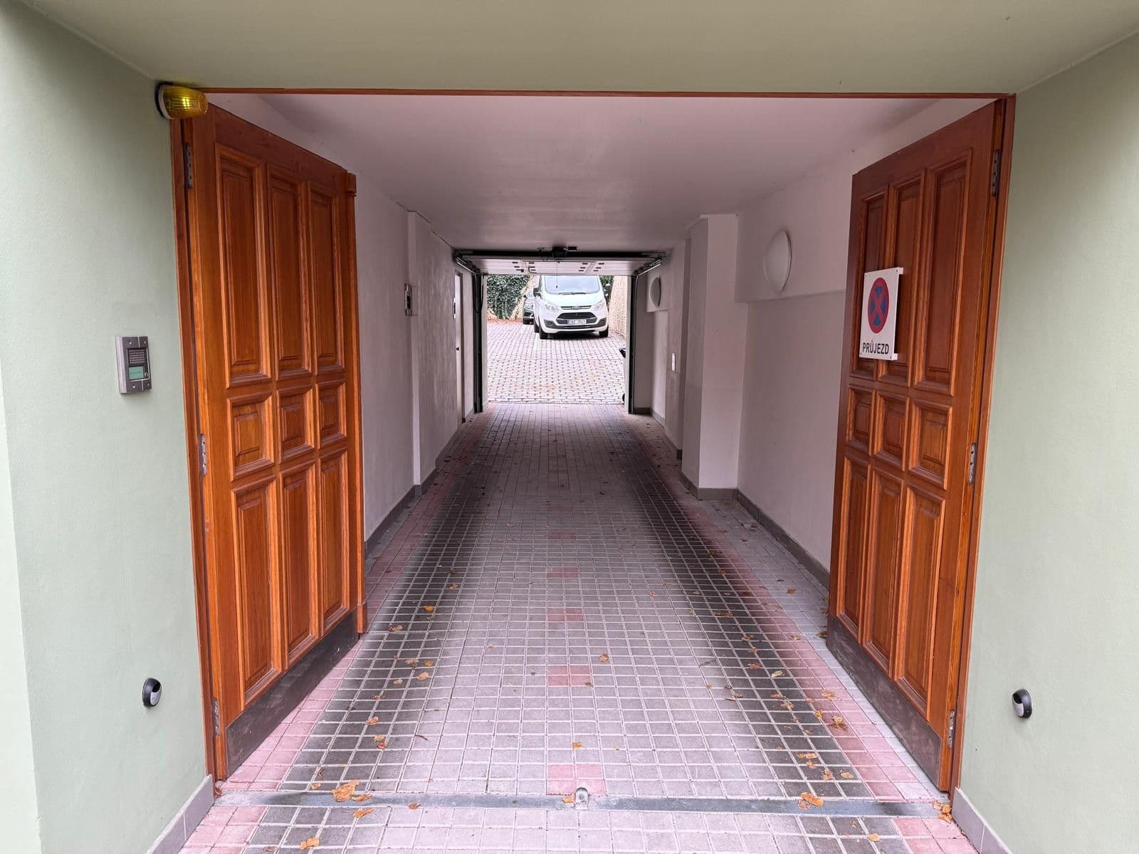 Pronájem garáže 15 m², Bořivojova, Praha, Praha Pronájem garáže 15 m², Bořivojova, Praha, Praha