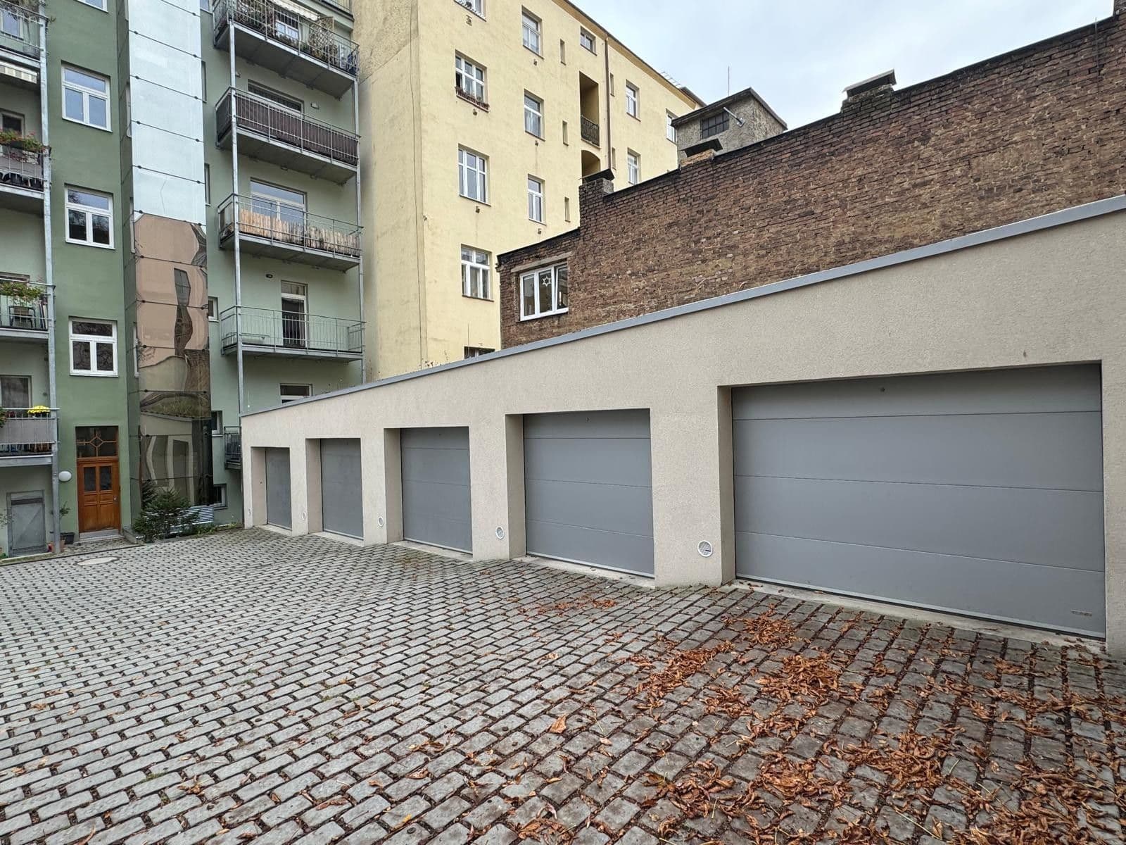 Pronájem garáže 15 m², Bořivojova, Praha, Praha Pronájem garáže 15 m², Bořivojova, Praha, Praha