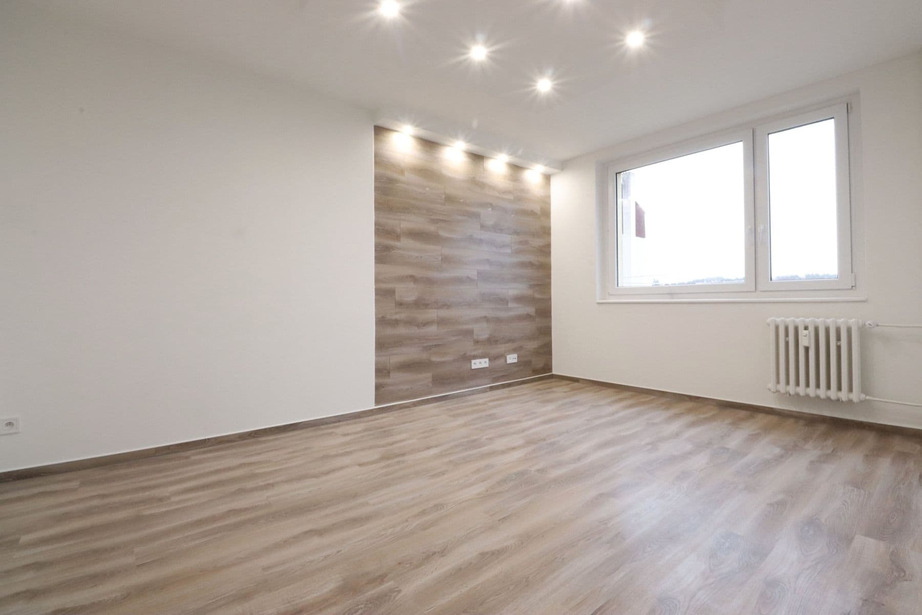 Pronájem bytu 2+1 53 m², Průběžná, Milovice, Středočeský kraj Pronájem bytu 2+1 53 m², Průběžná, Milovice, Středočeský kraj