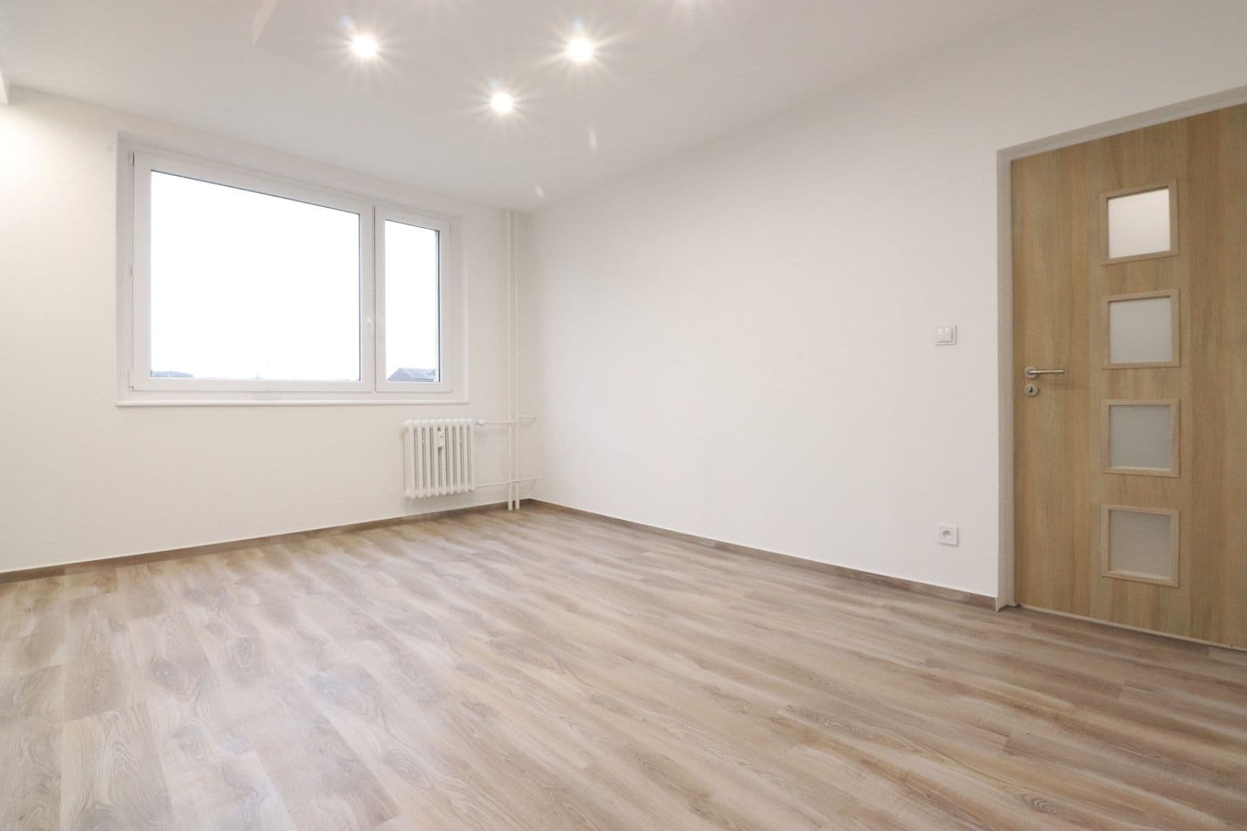 Pronájem bytu 2+1 53 m², Průběžná, Milovice, Středočeský kraj Pronájem bytu 2+1 53 m², Průběžná, Milovice, Středočeský kraj