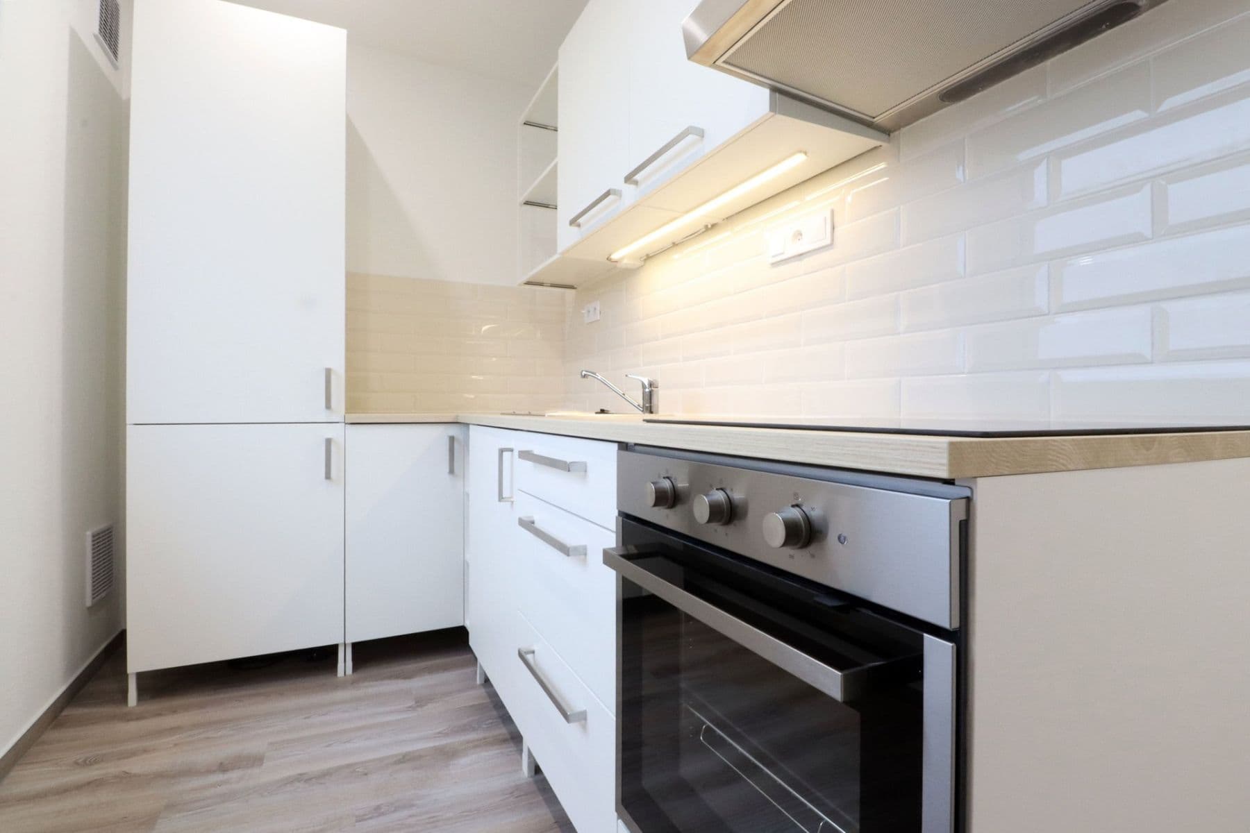 Pronájem bytu 2+1 53 m², Průběžná, Milovice, Středočeský kraj Pronájem bytu 2+1 53 m², Průběžná, Milovice, Středočeský kraj